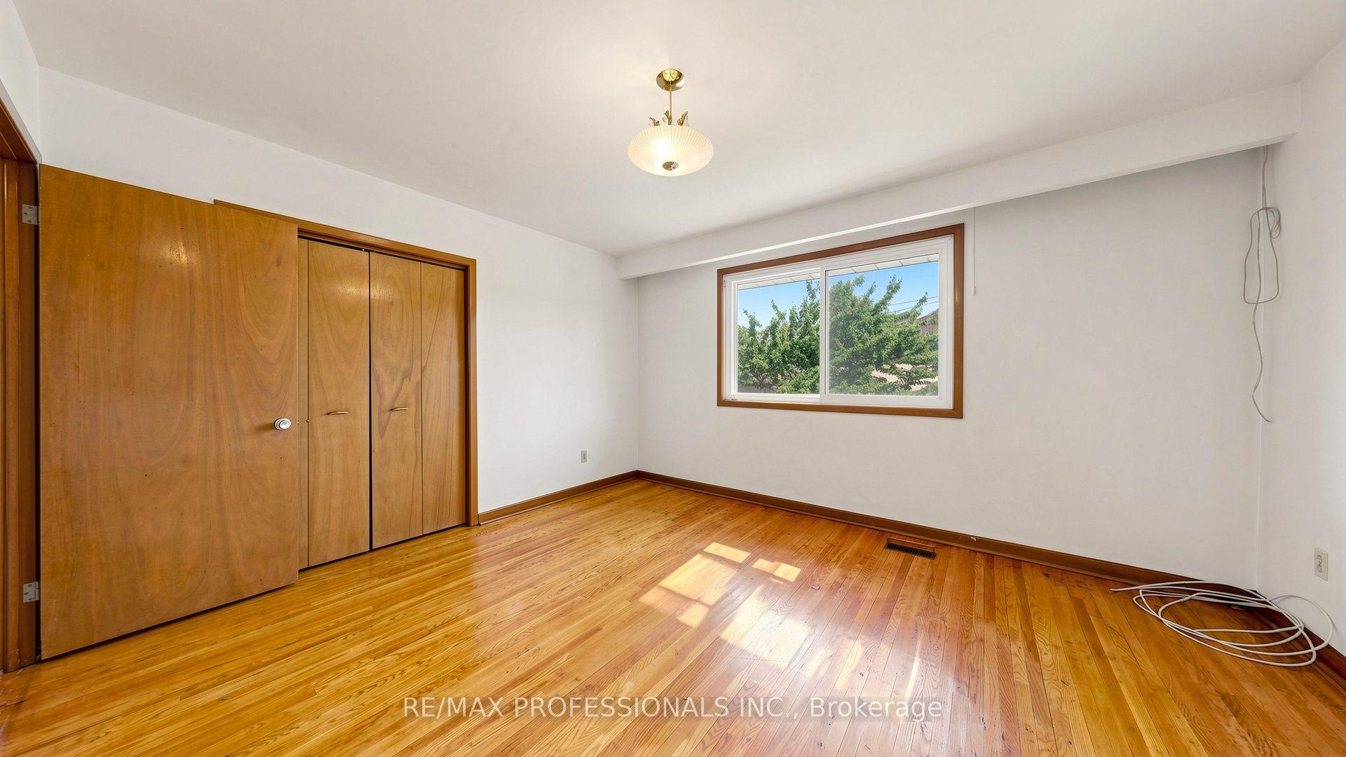 Photo 30 of 26 Woodcrest Drive, Etobicoke, Edenbridge-Humber Valley — HOMEH