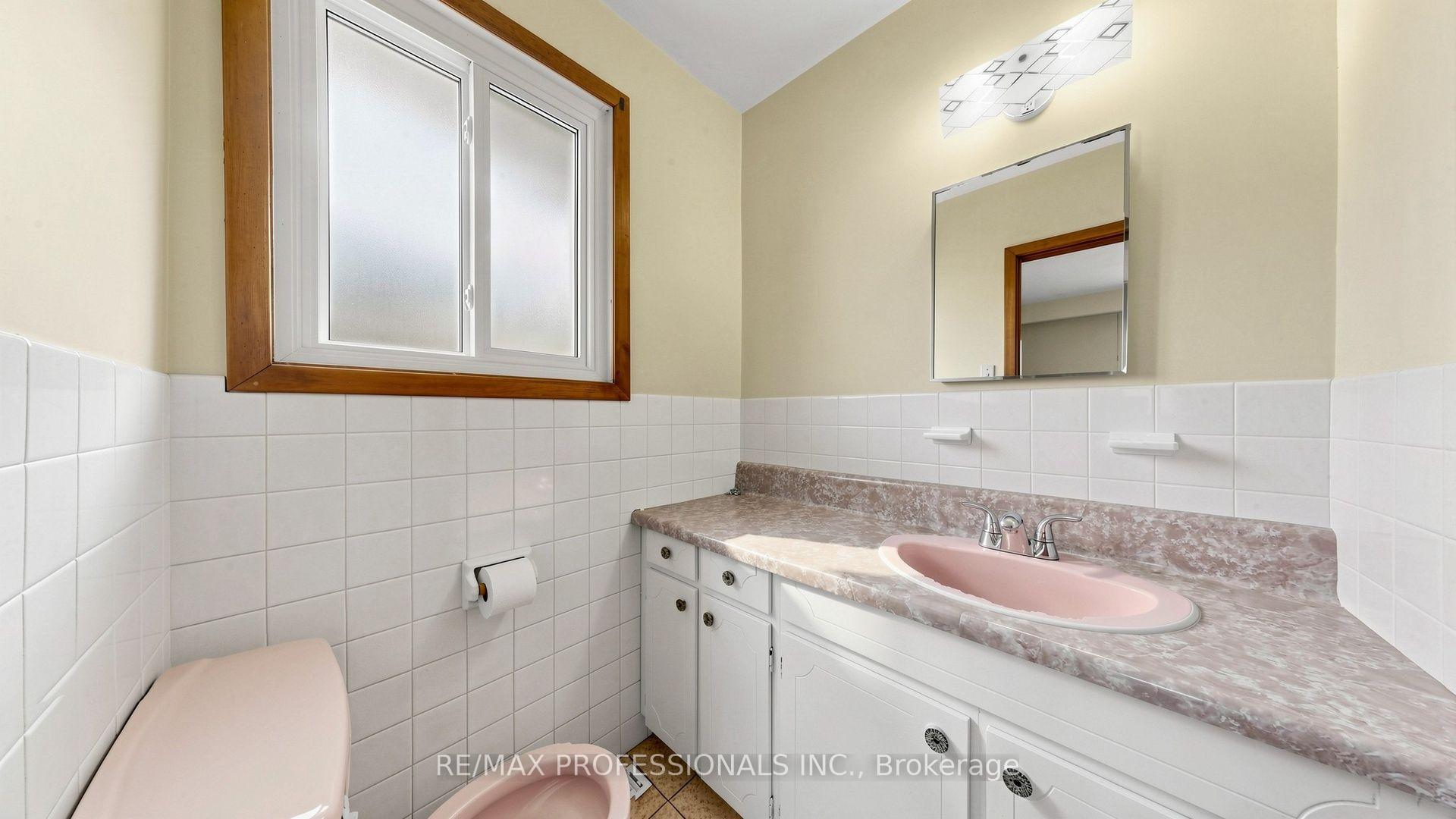 Photo 32 of 26 Woodcrest Drive, Etobicoke, Edenbridge-Humber Valley — HOMEH