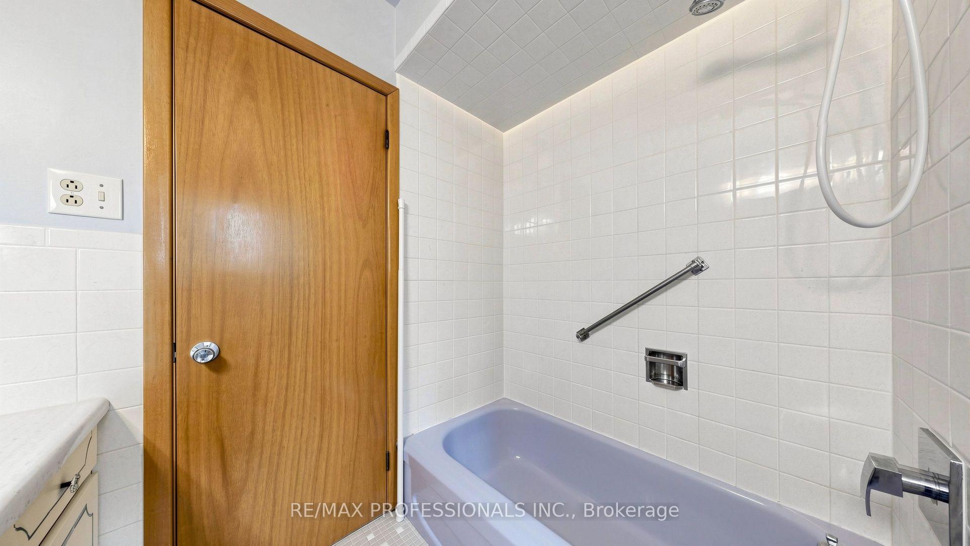 Photo 39 of 26 Woodcrest Drive, Etobicoke, Edenbridge-Humber Valley — HOMEH