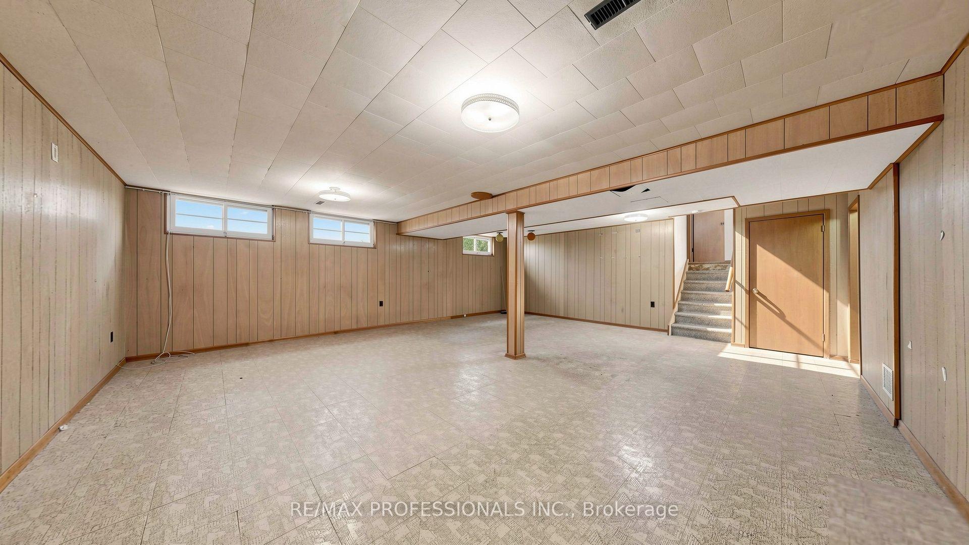Photo 41 of 26 Woodcrest Drive, Etobicoke, Edenbridge-Humber Valley — HOMEH