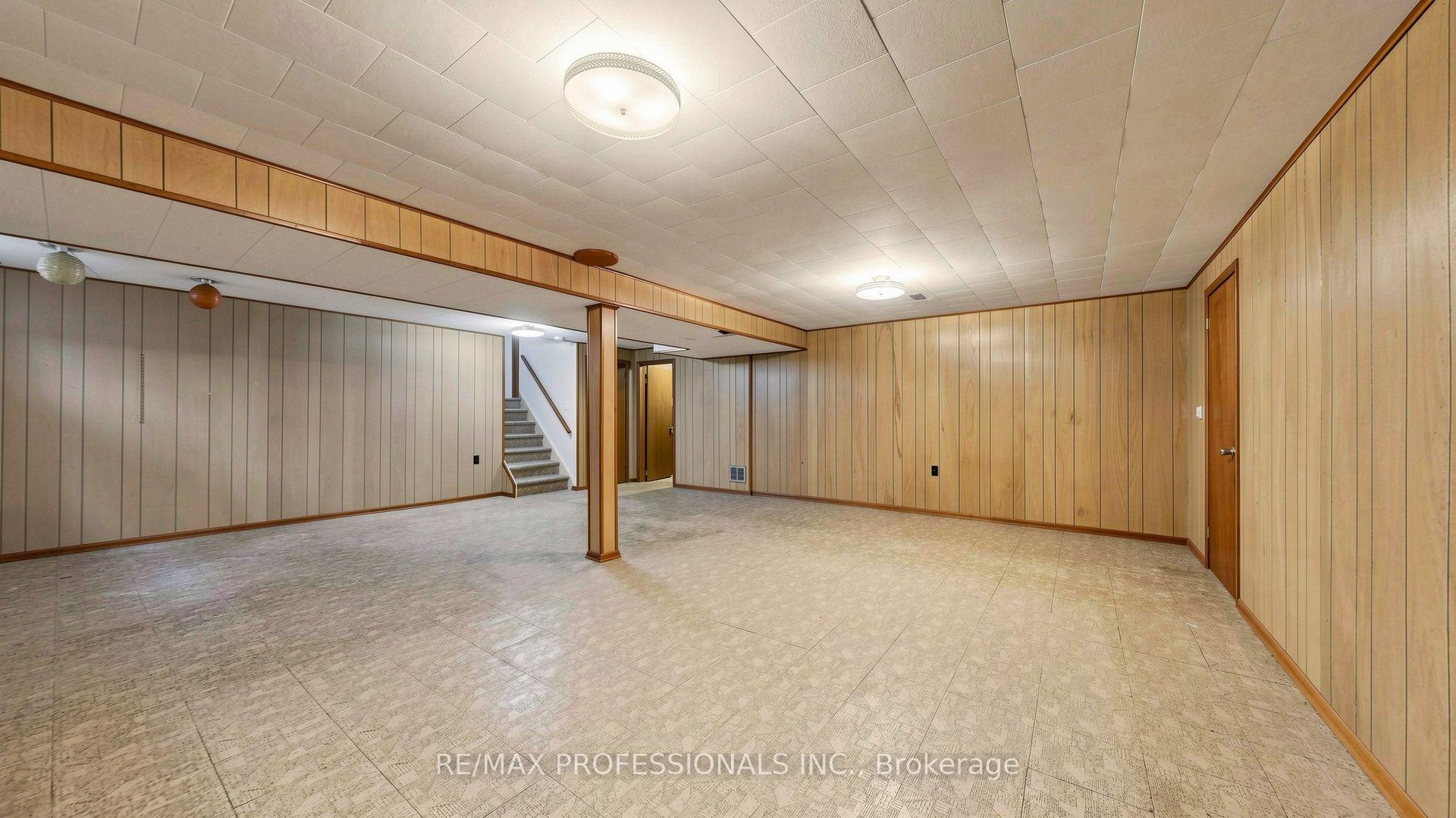 Photo 42 of 26 Woodcrest Drive, Etobicoke, Edenbridge-Humber Valley — HOMEH
