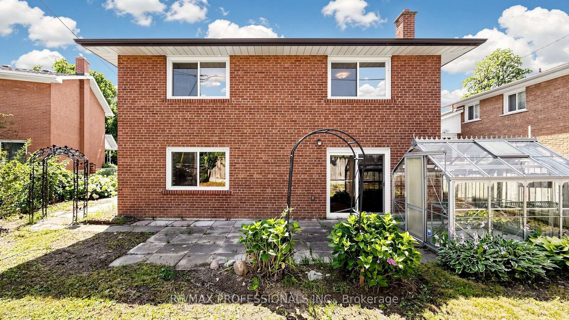 Photo 44 of 26 Woodcrest Drive, Etobicoke, Edenbridge-Humber Valley — HOMEH