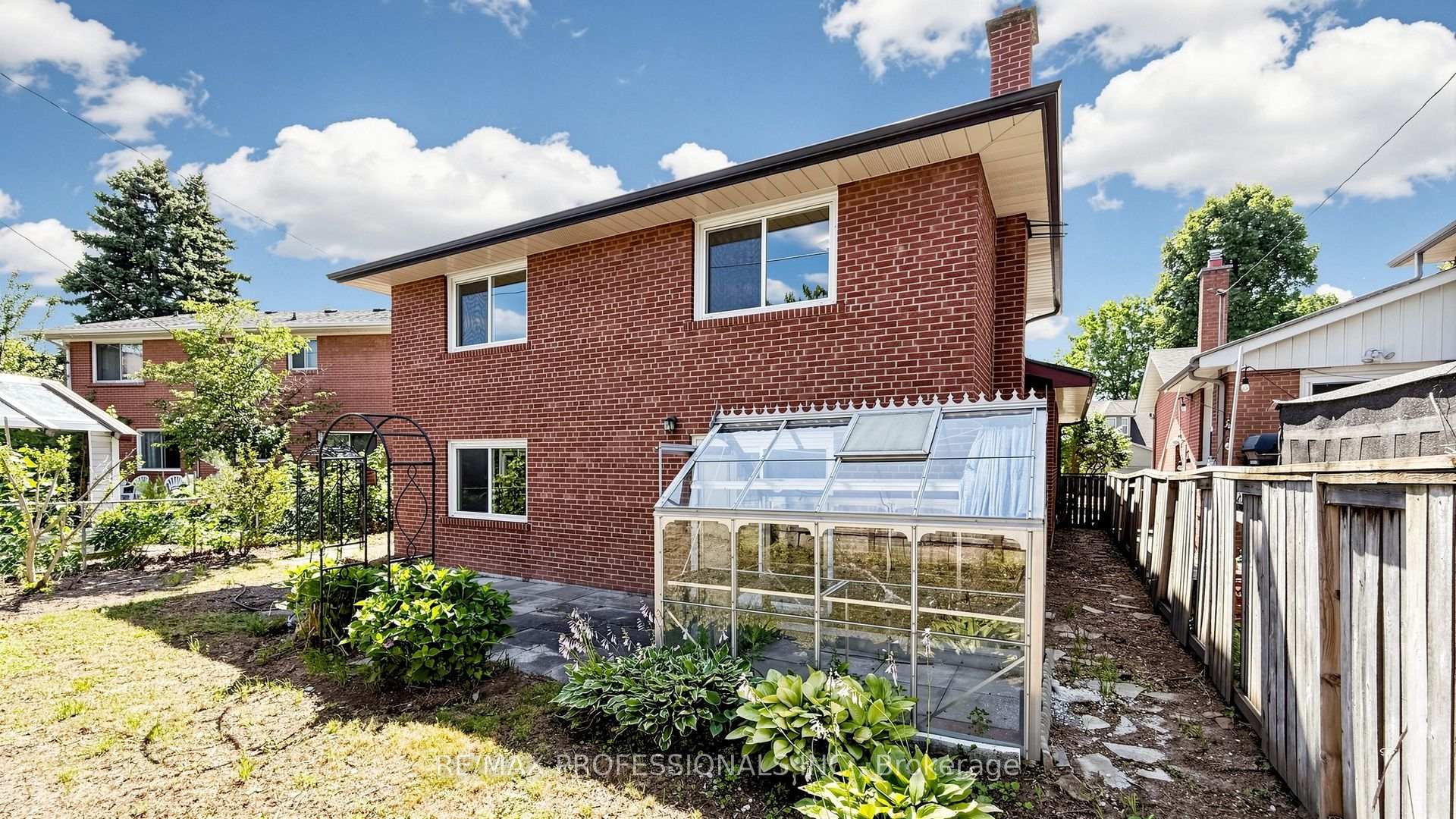Photo 45 of 26 Woodcrest Drive, Etobicoke, Edenbridge-Humber Valley — HOMEH