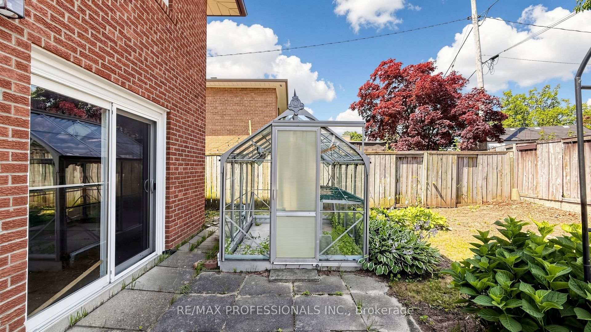 Photo 46 of 26 Woodcrest Drive, Etobicoke, Edenbridge-Humber Valley — HOMEH