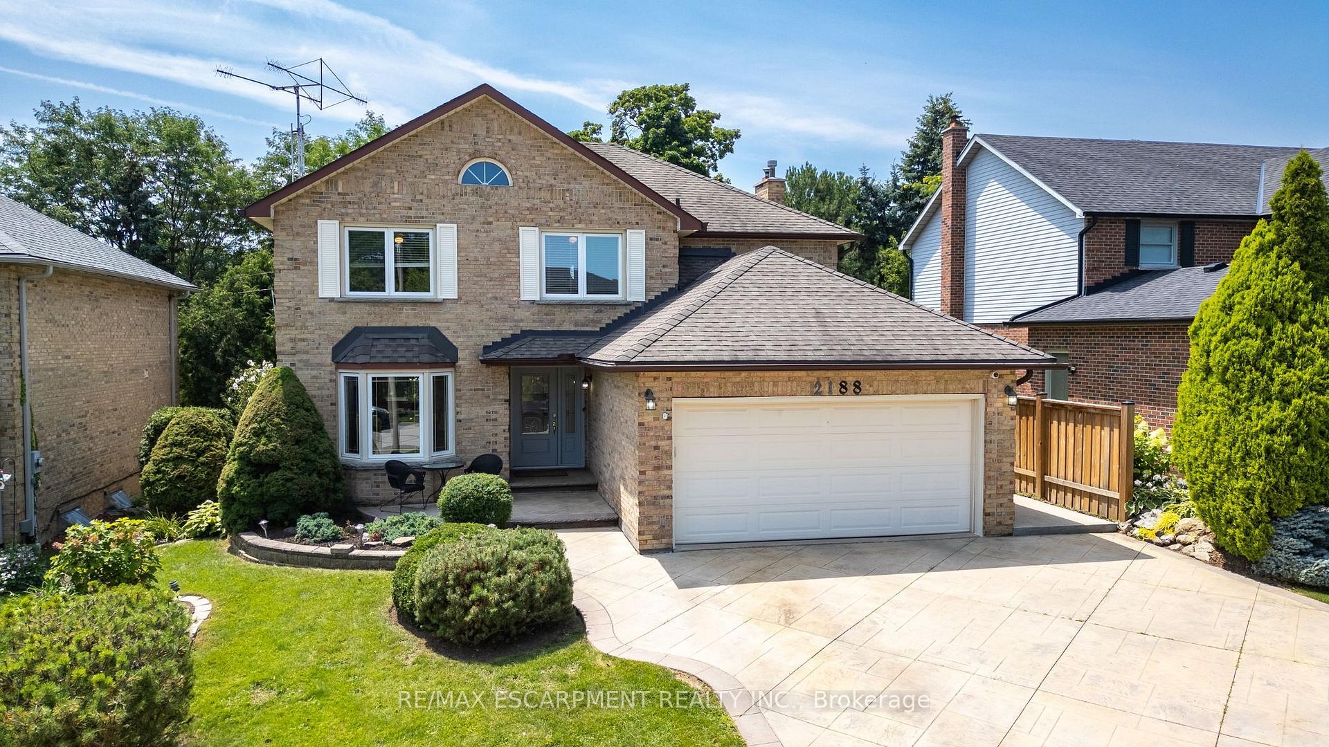 Photo 3 of 2188 Bader Crescent, Burlington, Brant Hills — HOMEH