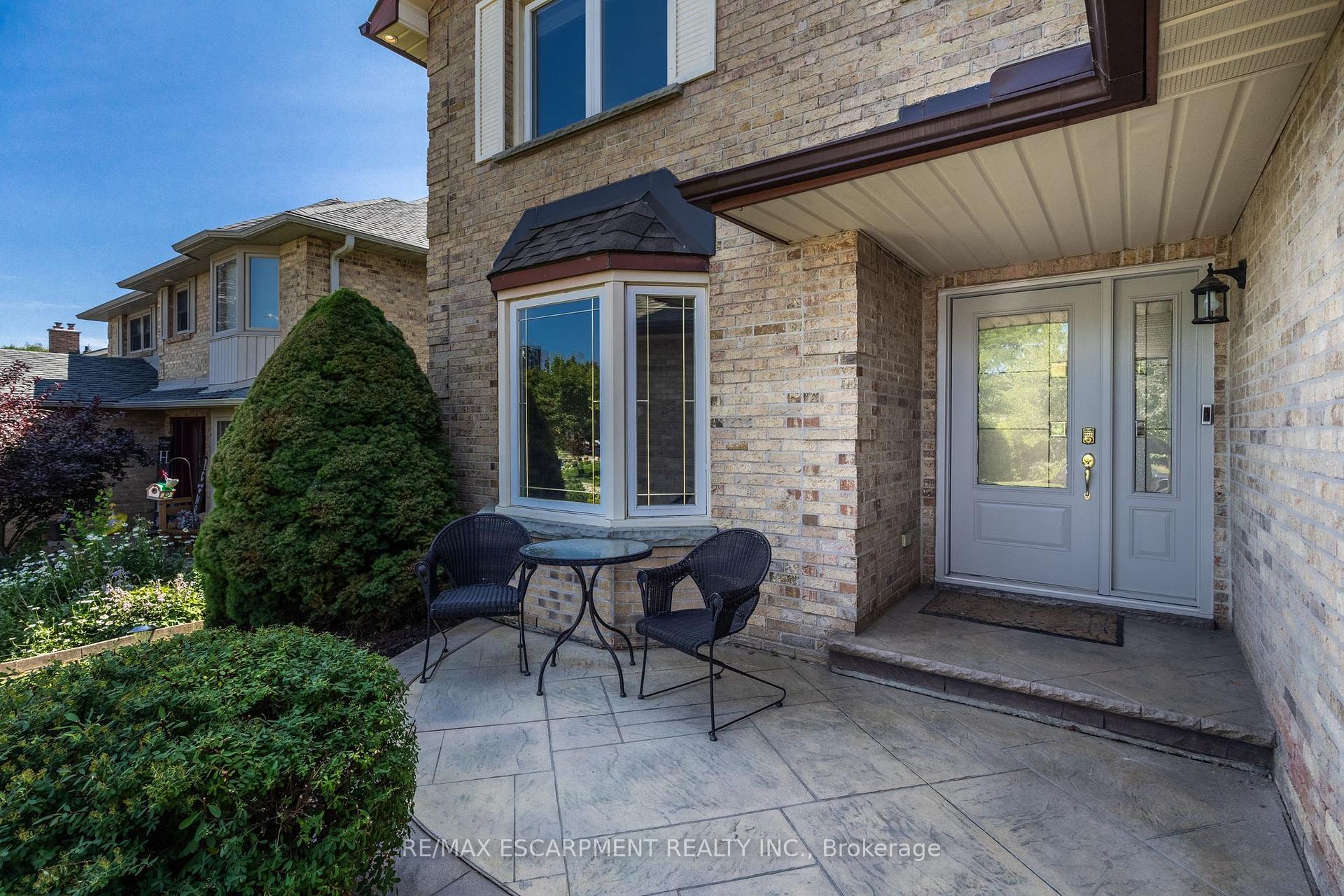 Photo 4 of 2188 Bader Crescent, Burlington, Brant Hills — HOMEH