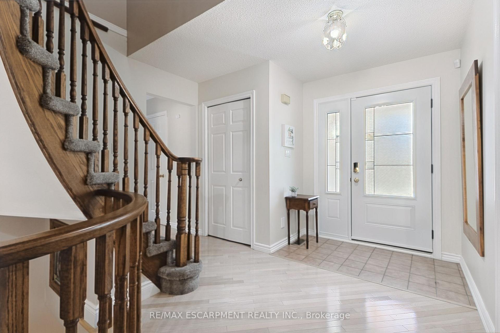 Photo 5 of 2188 Bader Crescent, Burlington, Brant Hills — HOMEH