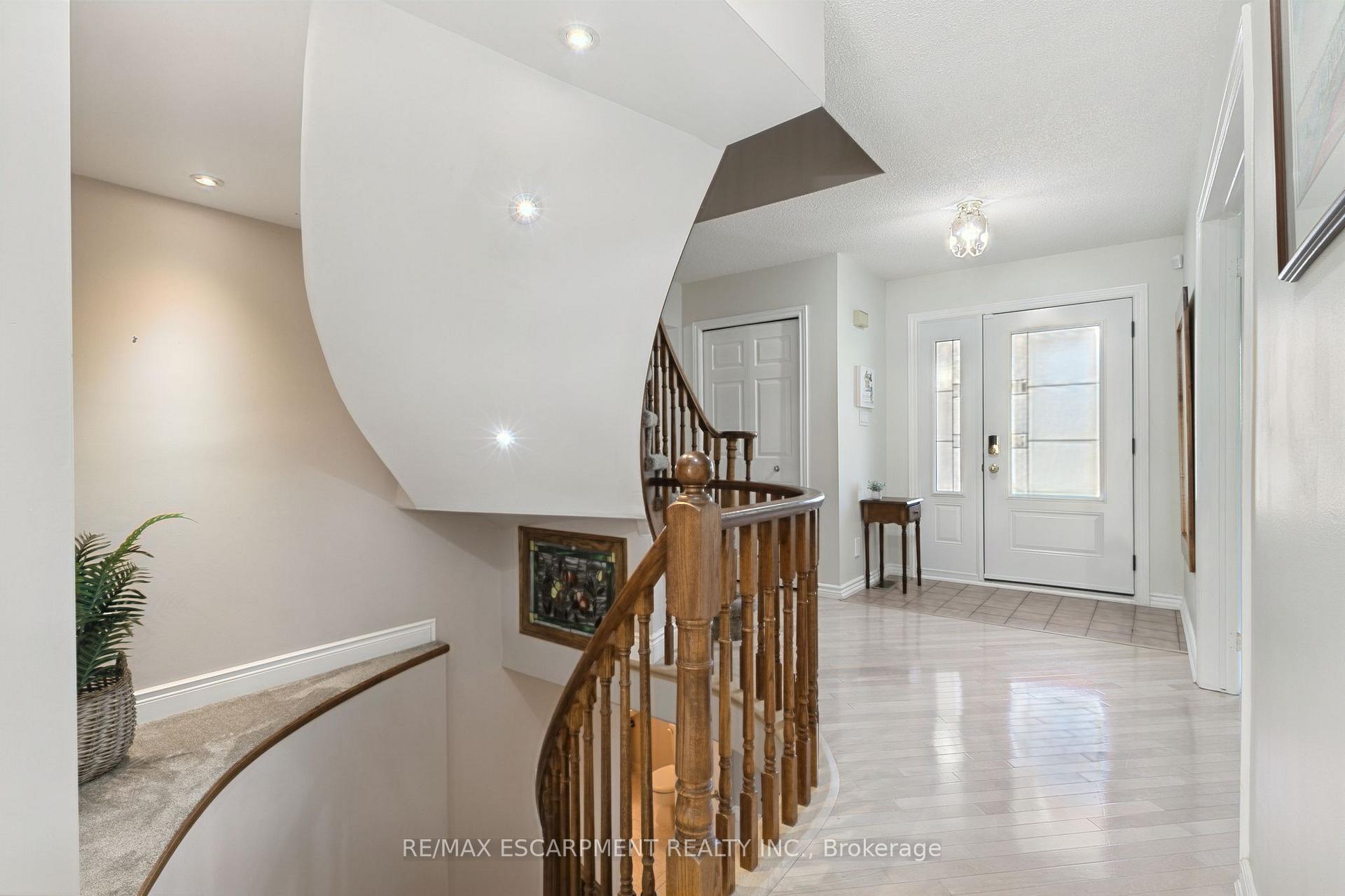 Photo 6 of 2188 Bader Crescent, Burlington, Brant Hills — HOMEH