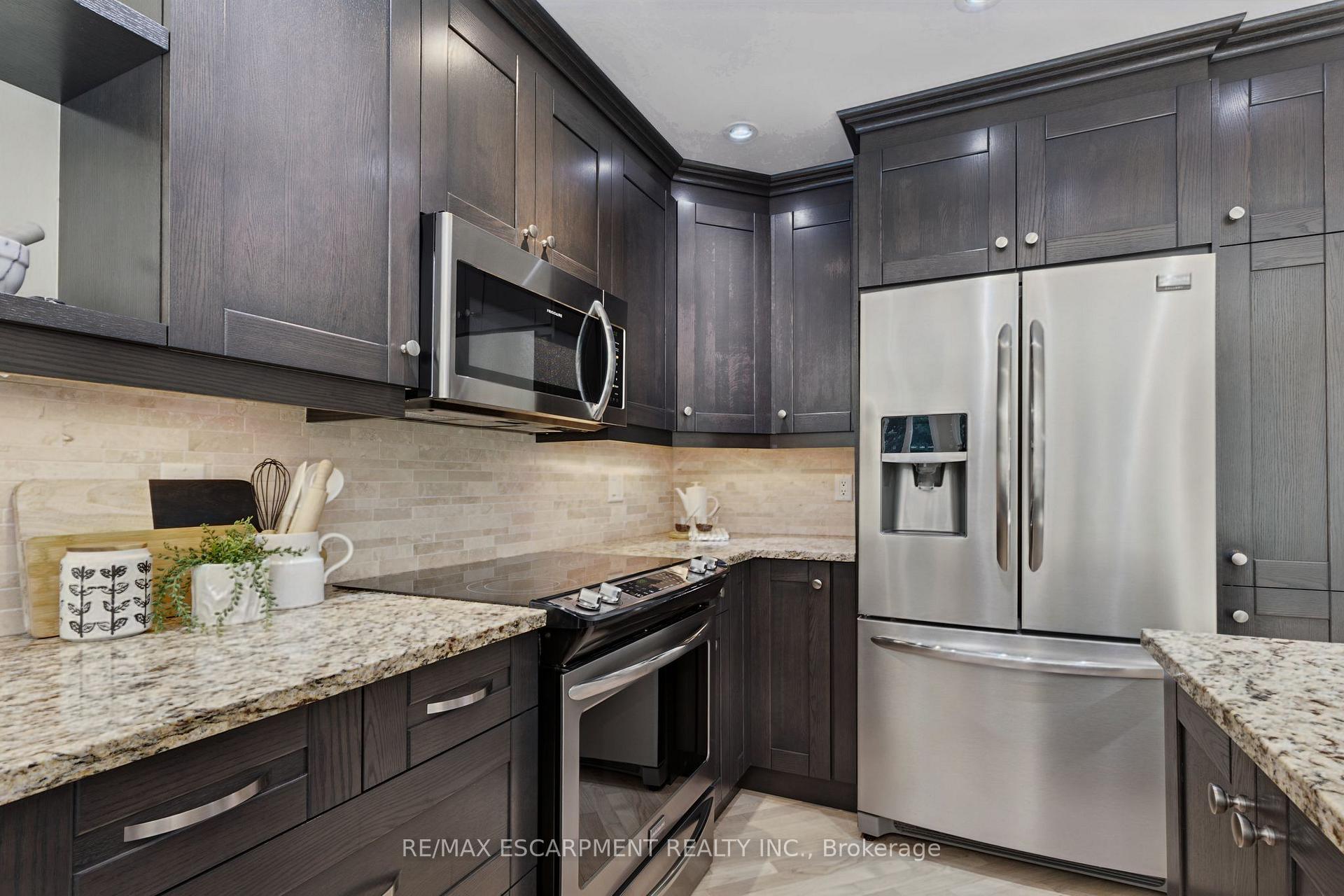 Photo 8 of 2188 Bader Crescent, Burlington, Brant Hills — HOMEH