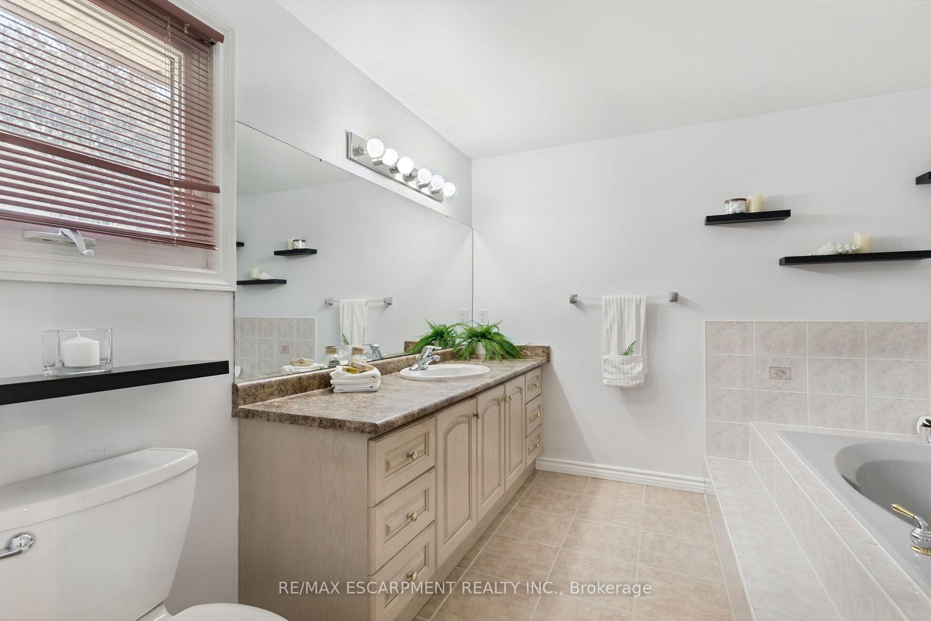 Photo 21 of 2188 Bader Crescent, Burlington, Brant Hills — HOMEH