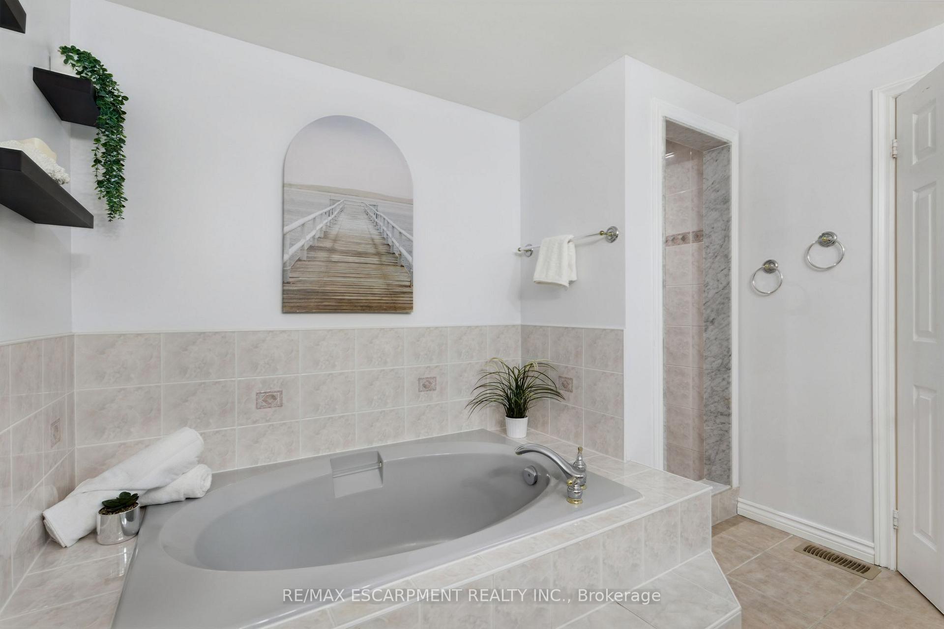 Photo 22 of 2188 Bader Crescent, Burlington, Brant Hills — HOMEH