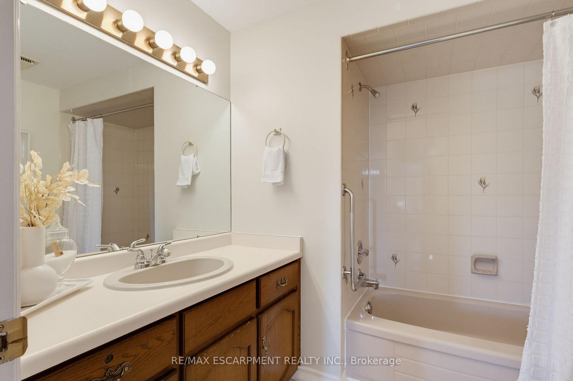 Photo 26 of 2188 Bader Crescent, Burlington, Brant Hills — HOMEH