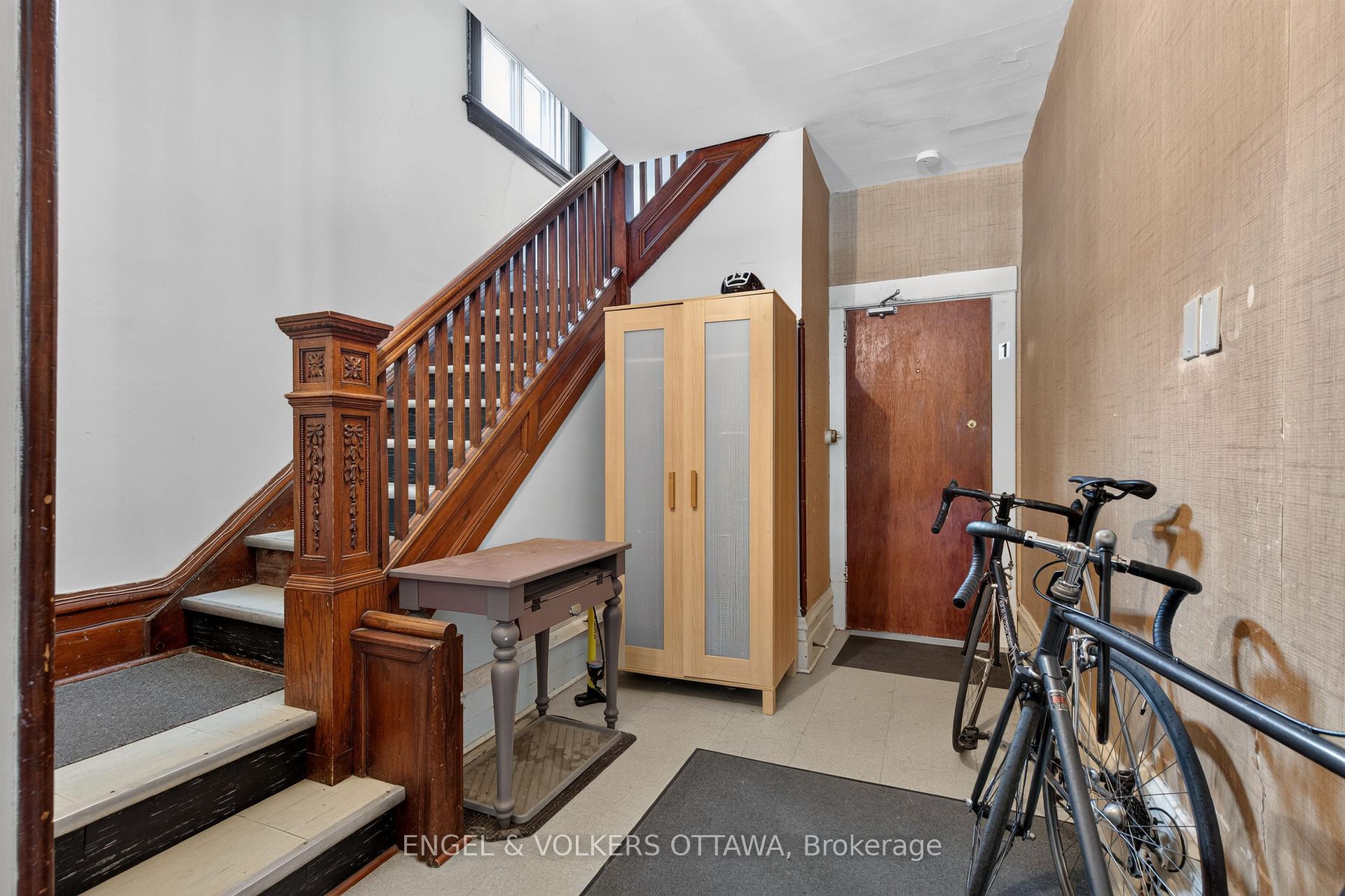 Photo 4 of Unit #1, 35 Craig Street, Ottawa, Glebe — HOMEH