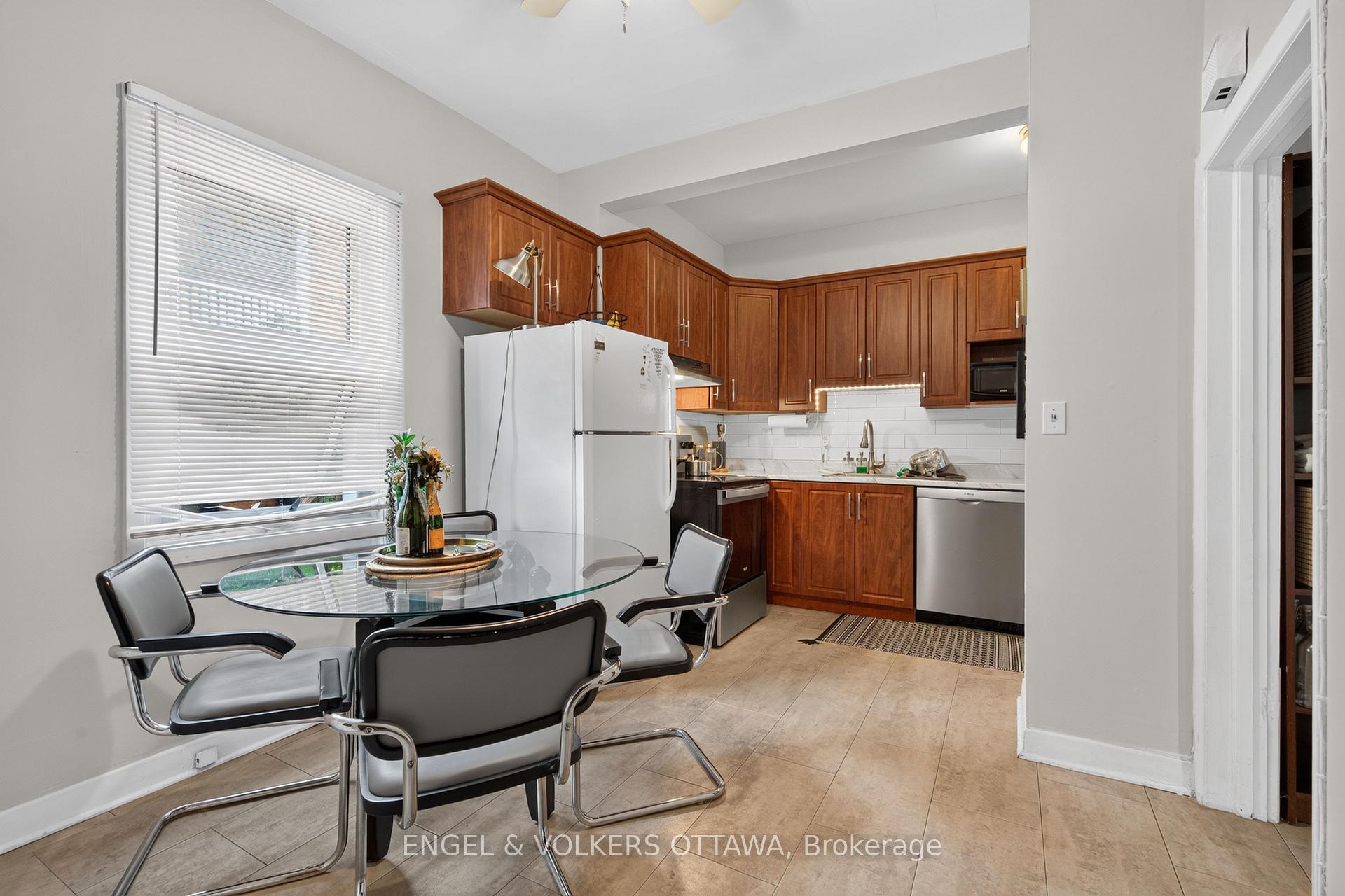 Photo 5 of Unit #1, 35 Craig Street, Ottawa, Glebe — HOMEH