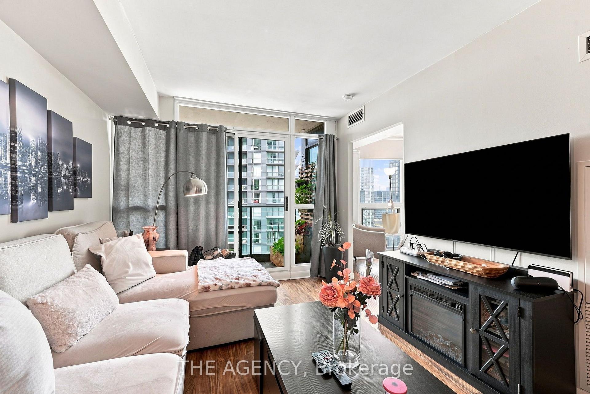 Photo 3 of Unit 2301, 600 Fleet Street, Toronto, Niagara — HOMEH