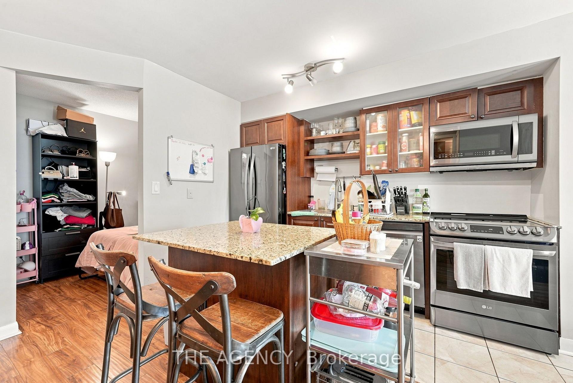 Photo 7 of Unit 2301, 600 Fleet Street, Toronto, Niagara — HOMEH