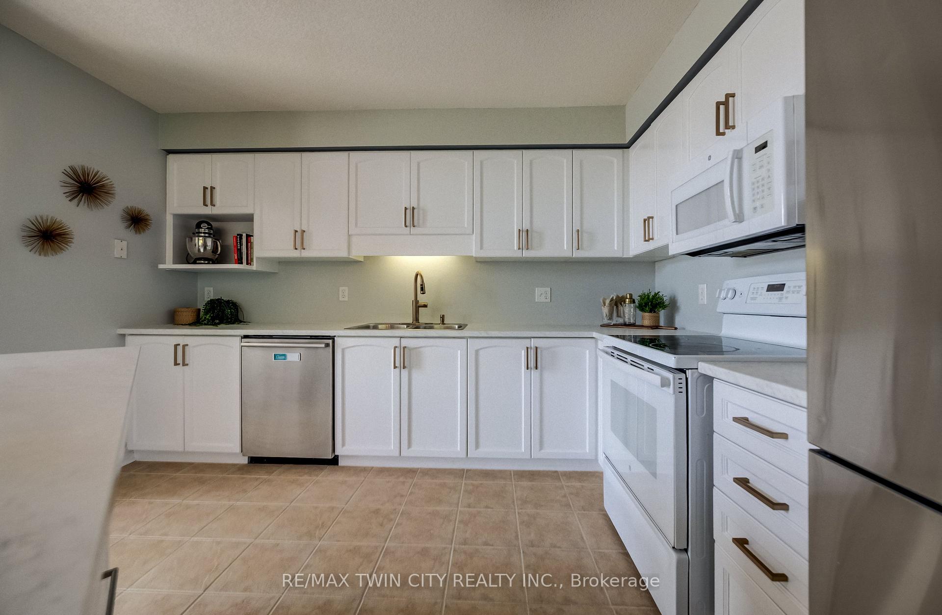 Photo 7 of Unit A, 699 Zermatt Drive, Waterloo, Upper Beechwood — HOMEH