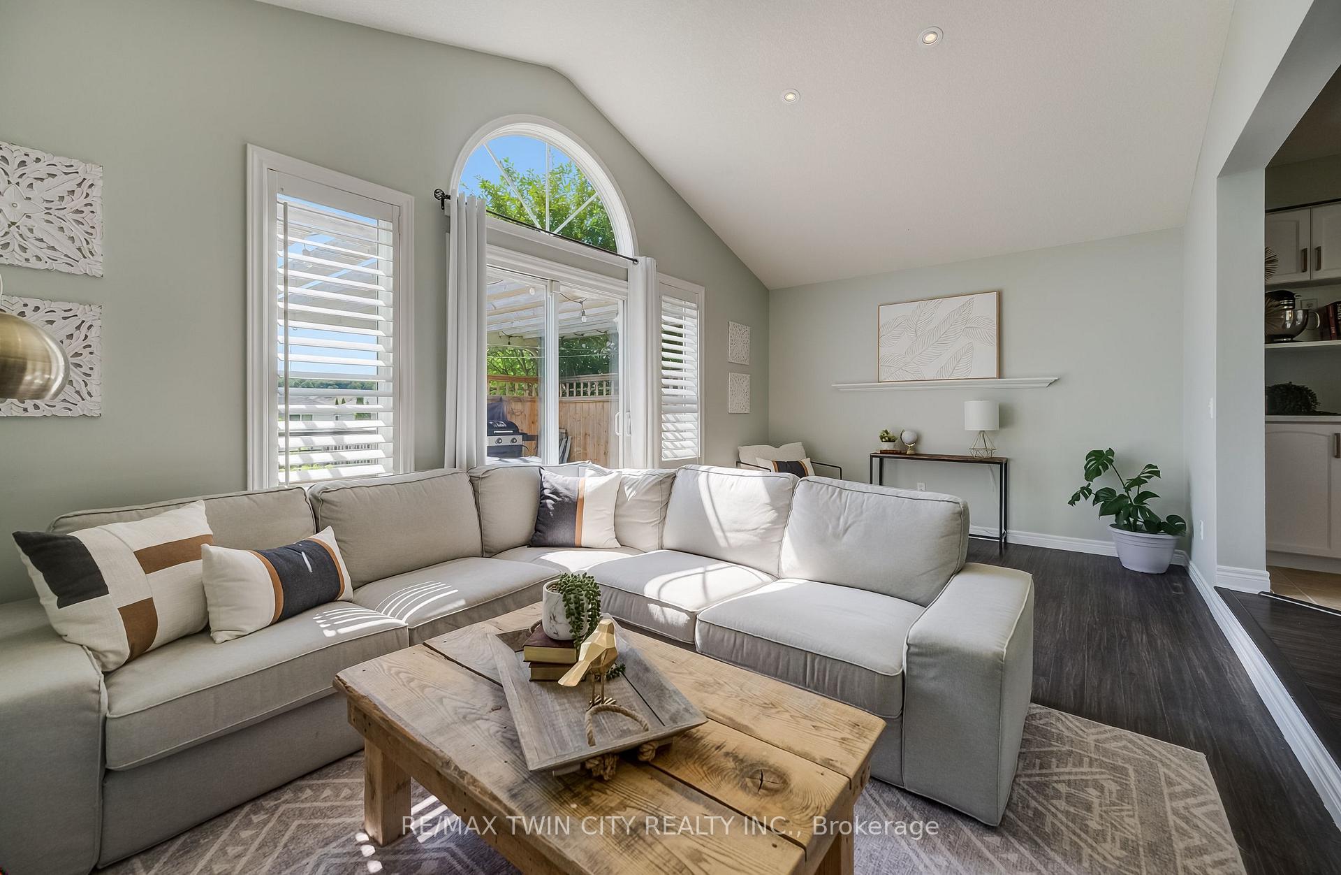 Photo 9 of Unit A, 699 Zermatt Drive, Waterloo, Upper Beechwood — HOMEH