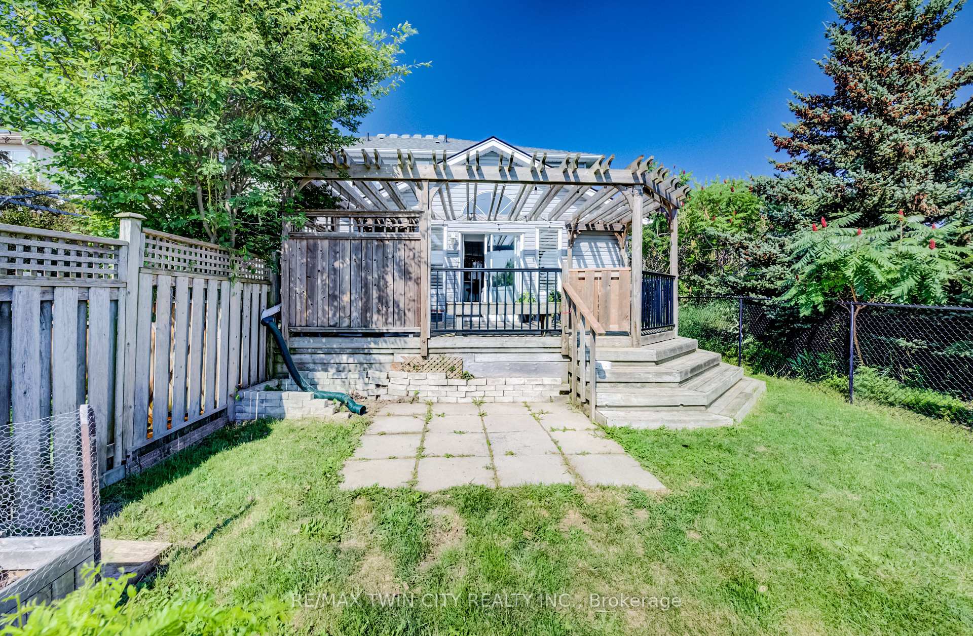 Photo 40 of Unit A, 699 Zermatt Drive, Waterloo, Upper Beechwood — HOMEH