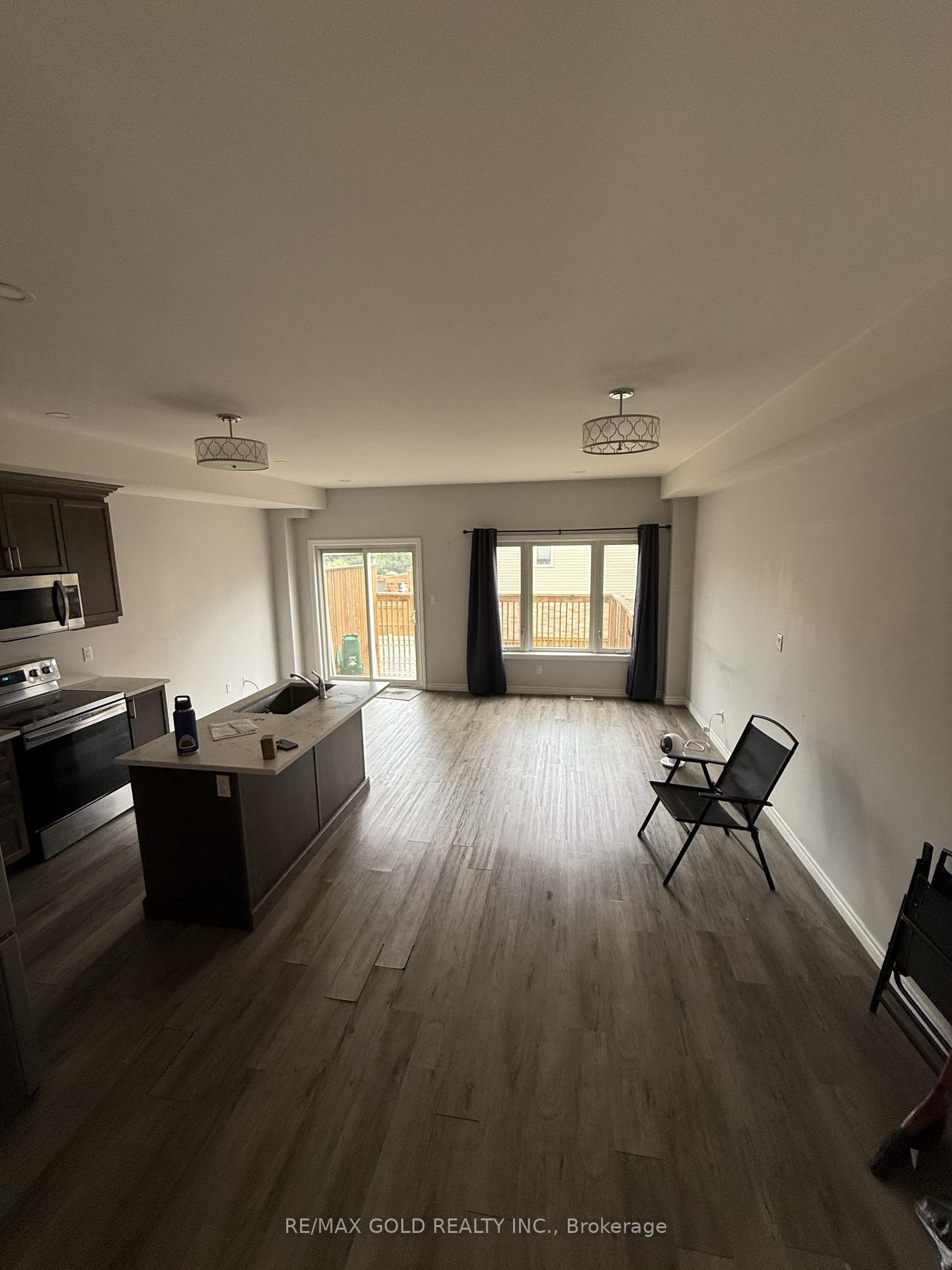 Photo 5 of 1183 Duke Street, Cambridge, Preston Centre — HOMEH