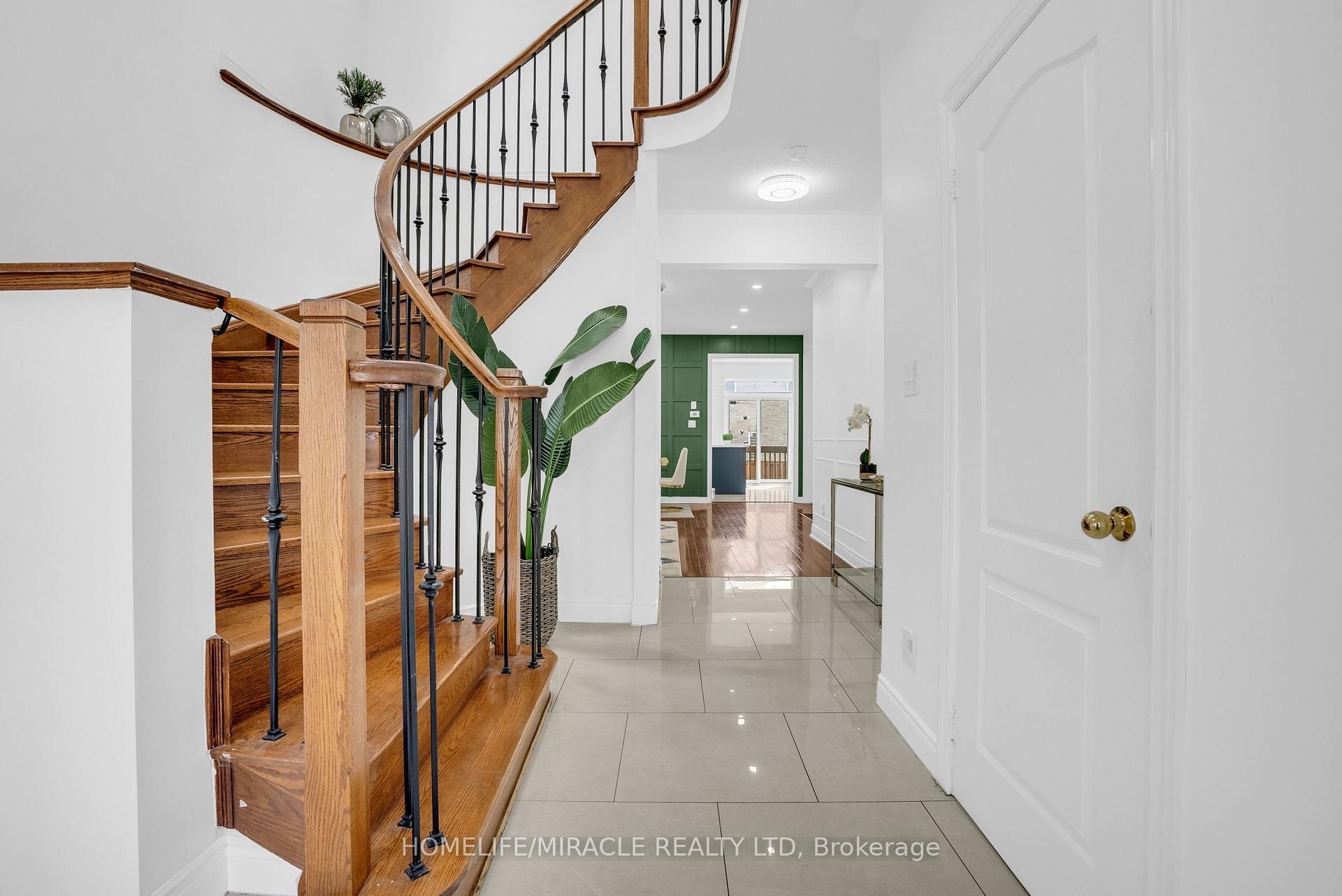 Photo 10 of 9 Gamson Crescent, Brampton, Sandringham-Wellington — HOMEH
