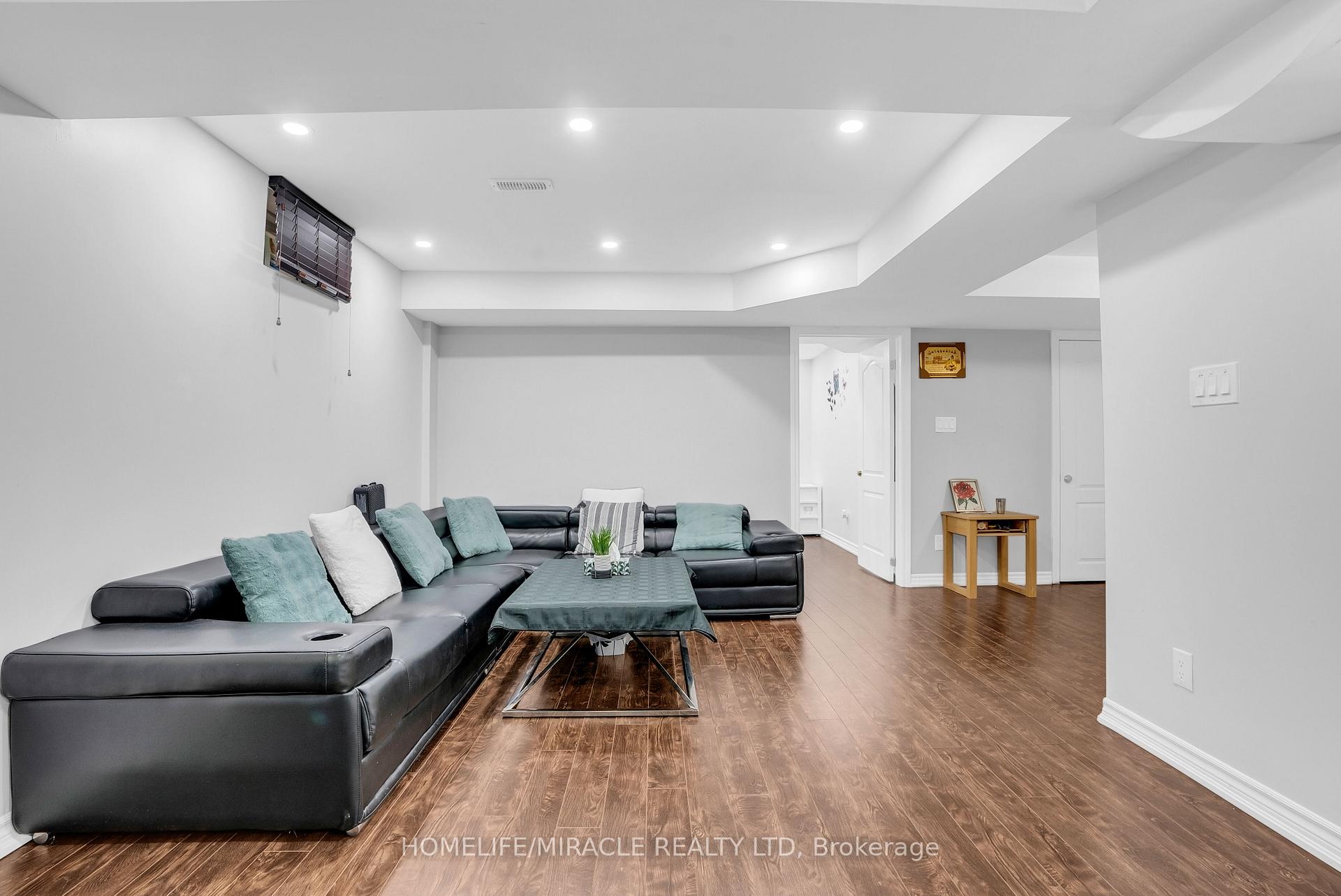 Photo 39 of 9 Gamson Crescent, Brampton, Sandringham-Wellington — HOMEH