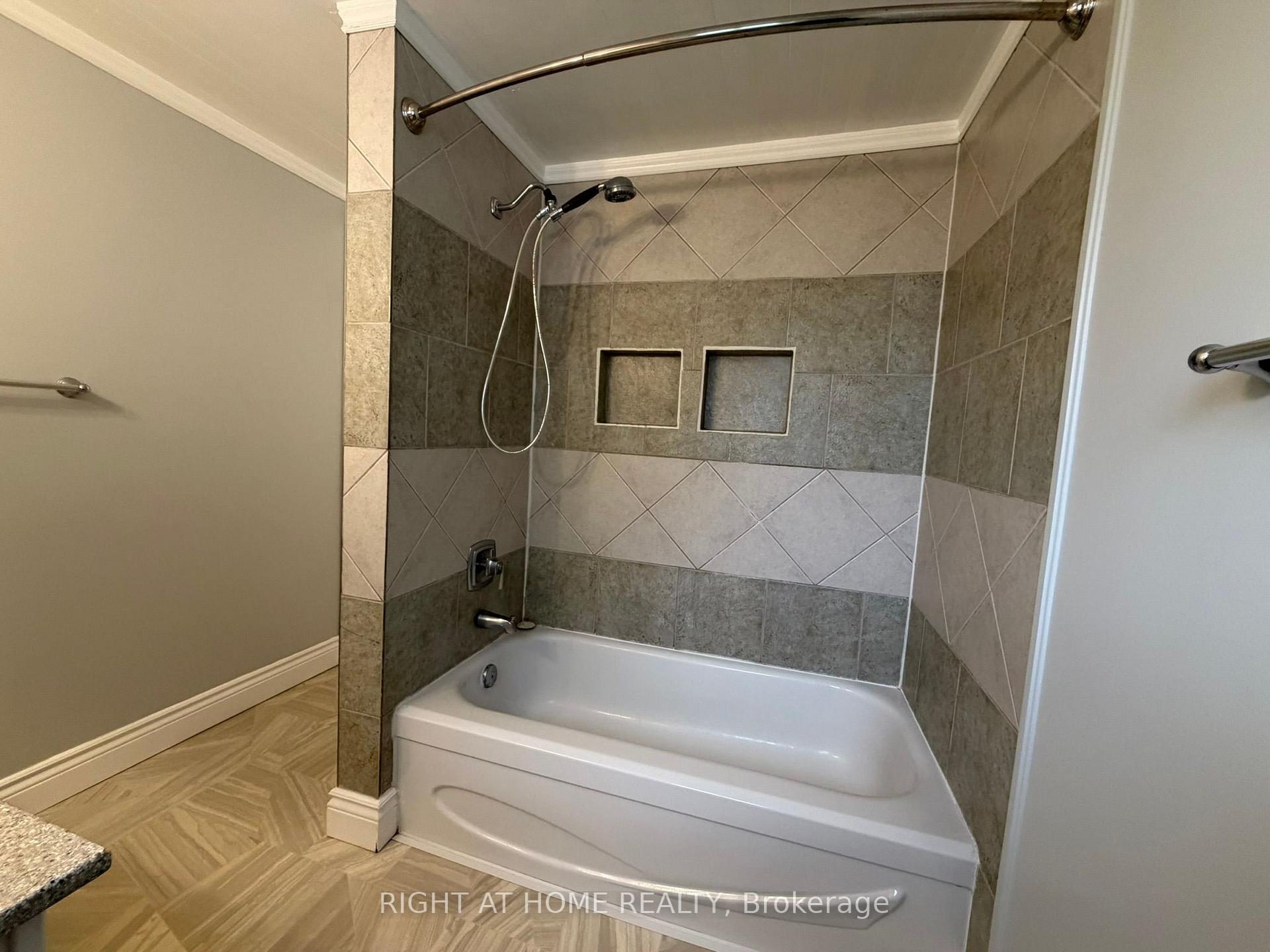 Photo 25 of 41 Edgemere Drive, Cambridge, Christopher-Champlain — HOMEH