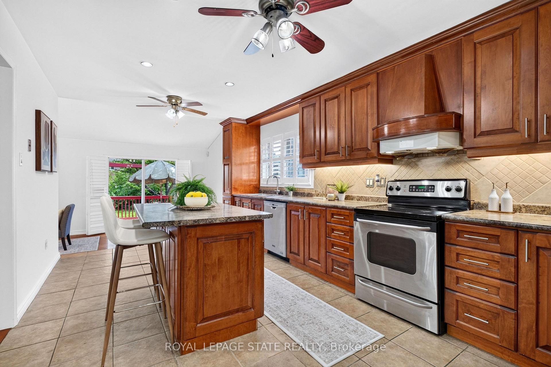 Photo 4 of 3631 Cherrington Crescent, Mississauga, Erin Mills — HOMEH