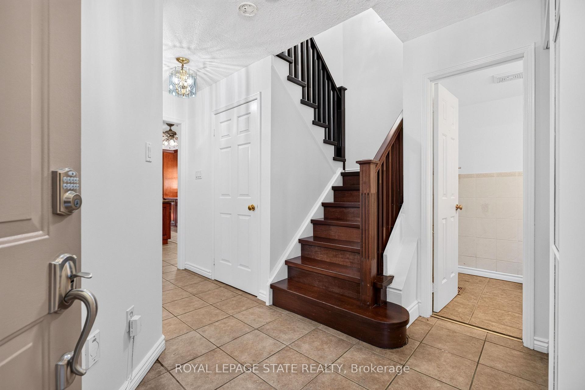 Photo 10 of 3631 Cherrington Crescent, Mississauga, Erin Mills — HOMEH