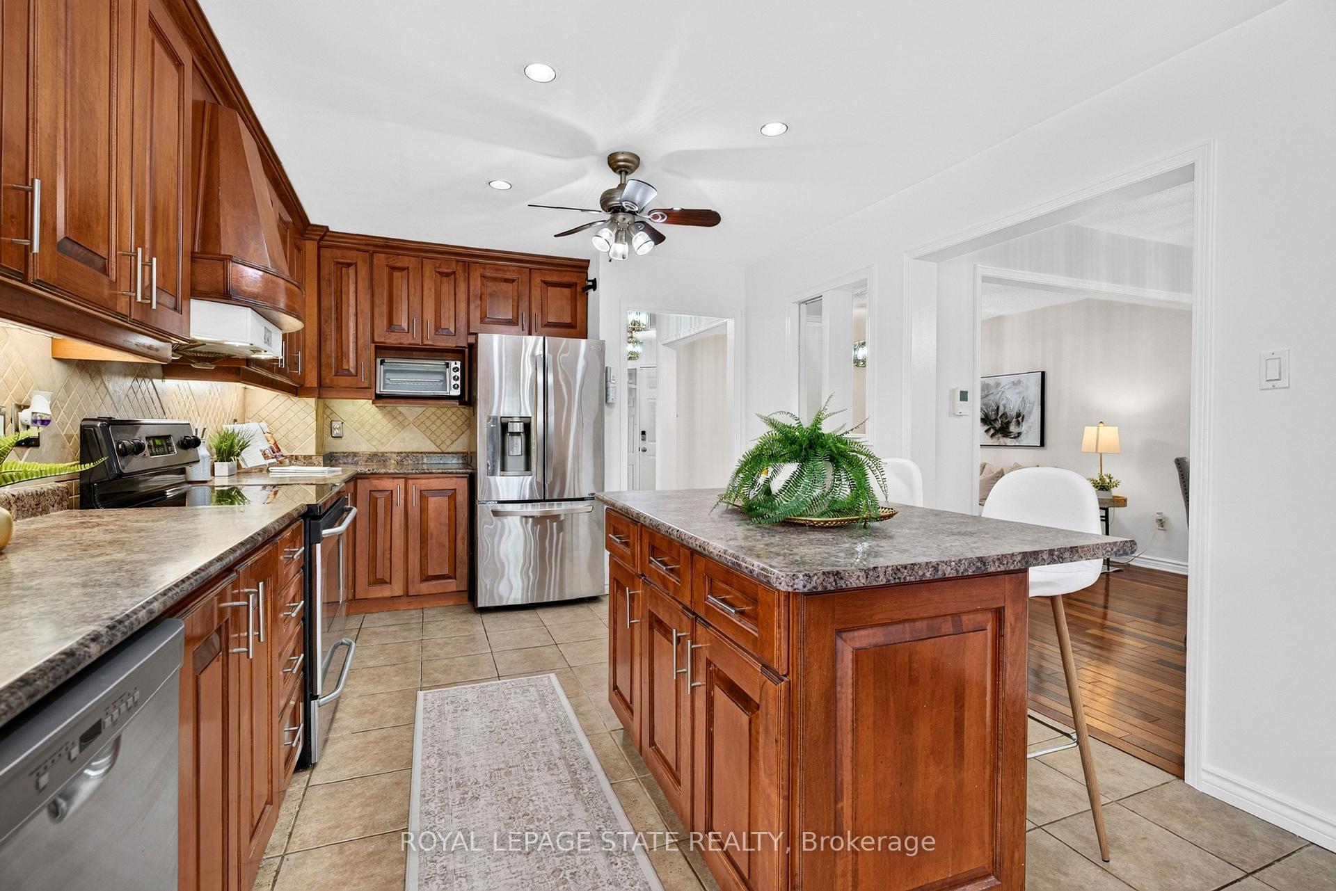 Photo 15 of 3631 Cherrington Crescent, Mississauga, Erin Mills — HOMEH