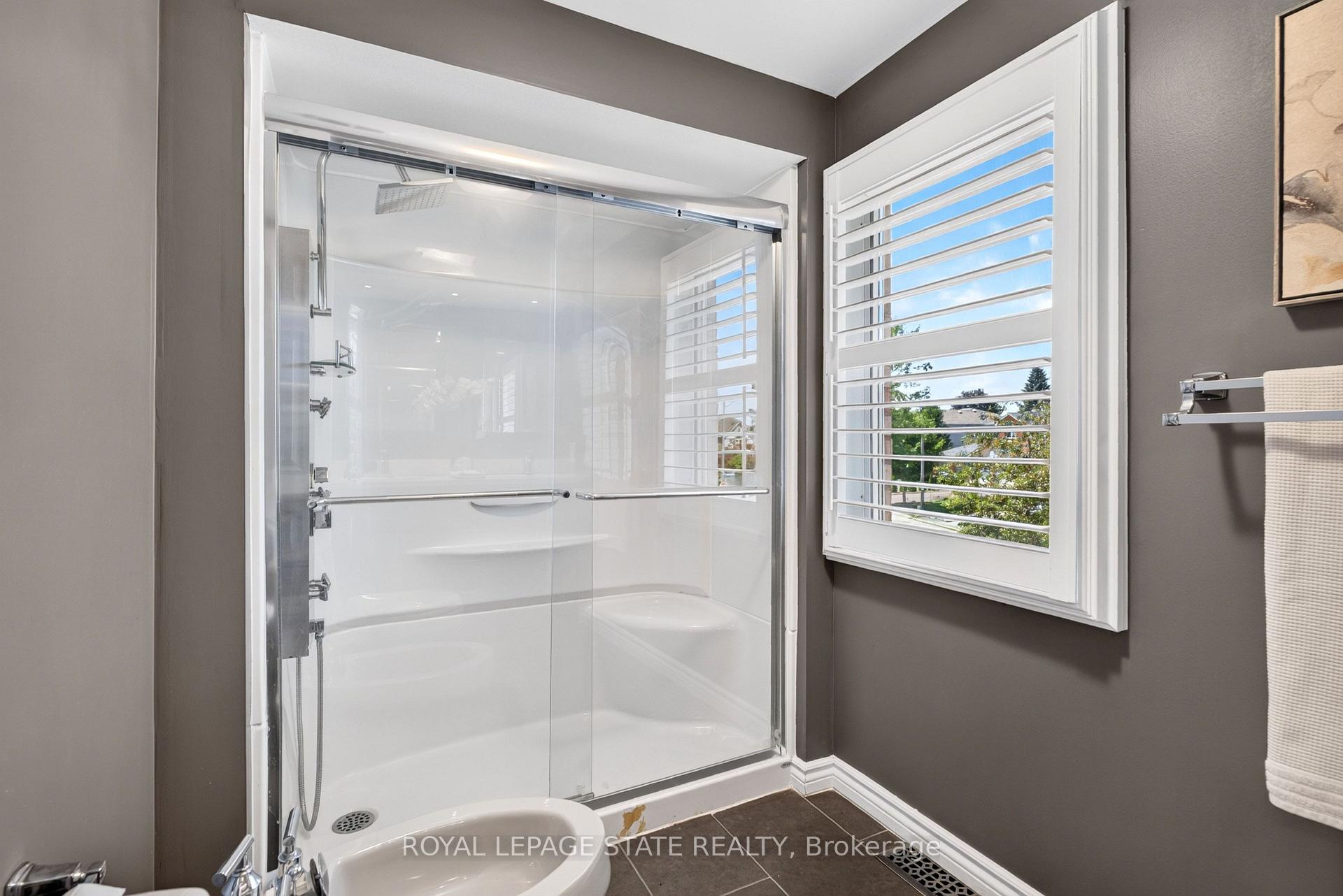 Photo 25 of 3631 Cherrington Crescent, Mississauga, Erin Mills — HOMEH
