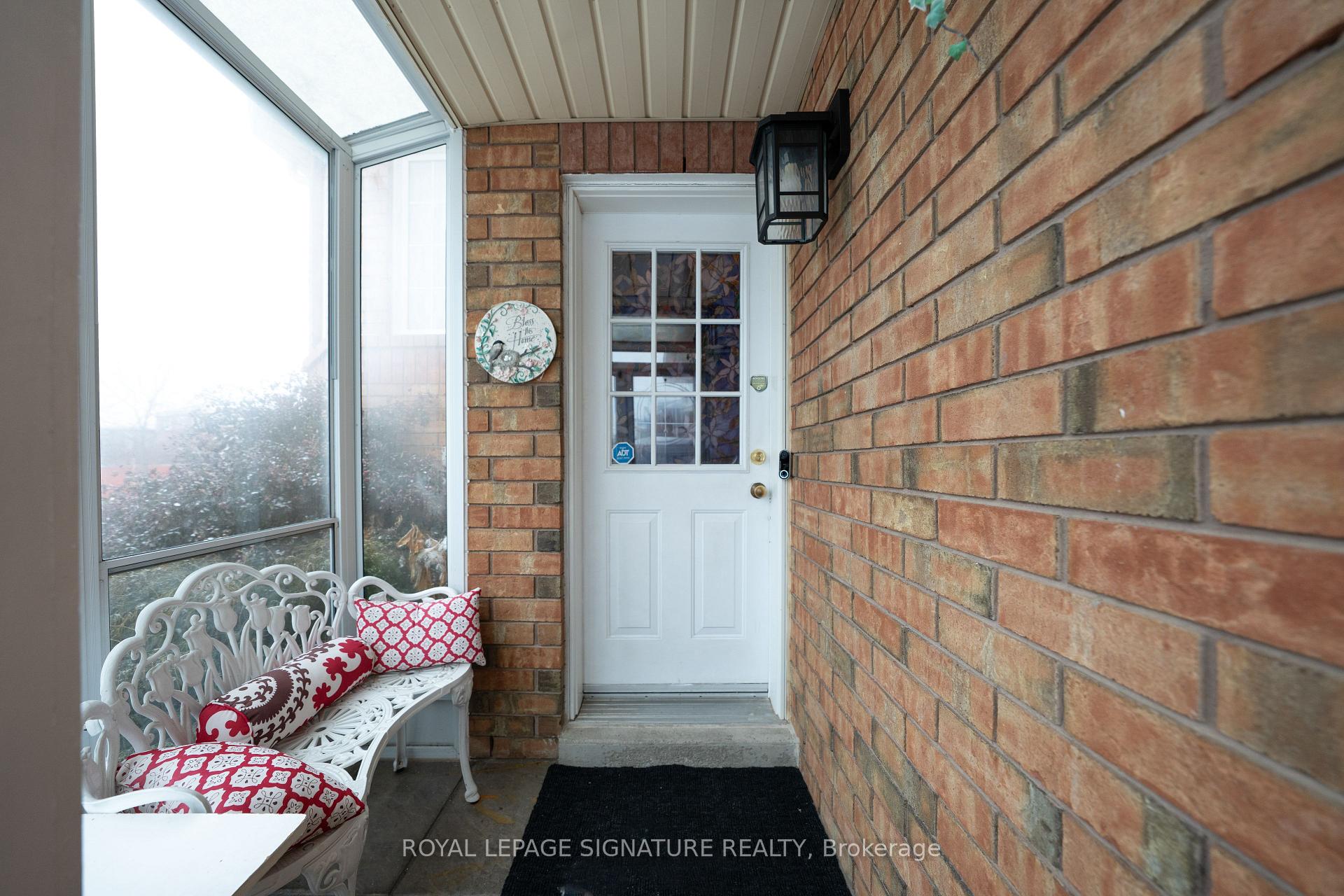 Photo 2 of 687 Twain Avenue, Mississauga, Meadowvale Village — HOMEH