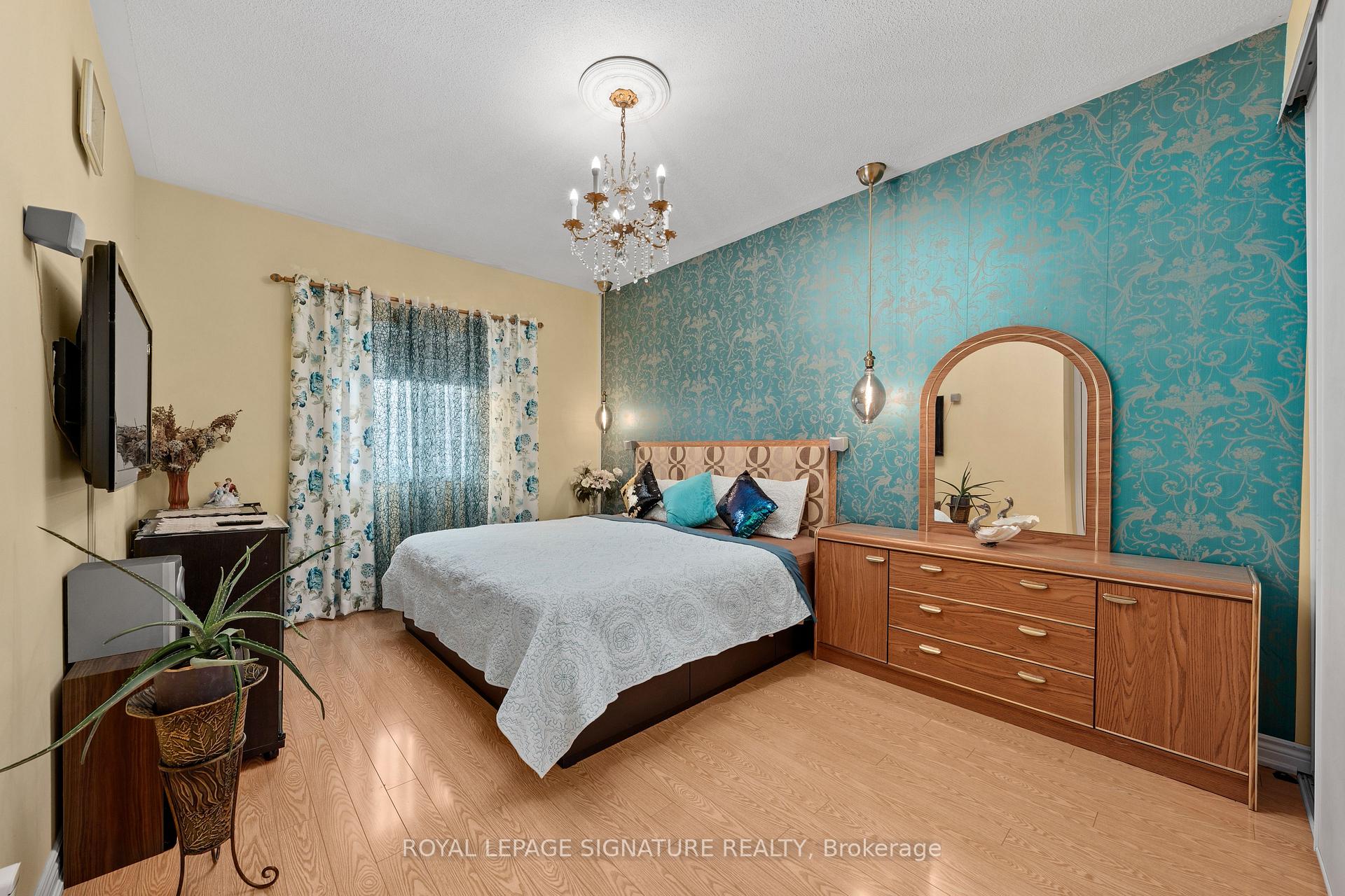 Photo 4 of 687 Twain Avenue, Mississauga, Meadowvale Village — HOMEH