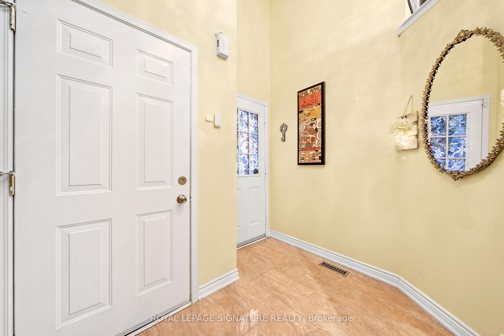 Photo 5 of 687 Twain Avenue, Mississauga, Meadowvale Village — HOMEH