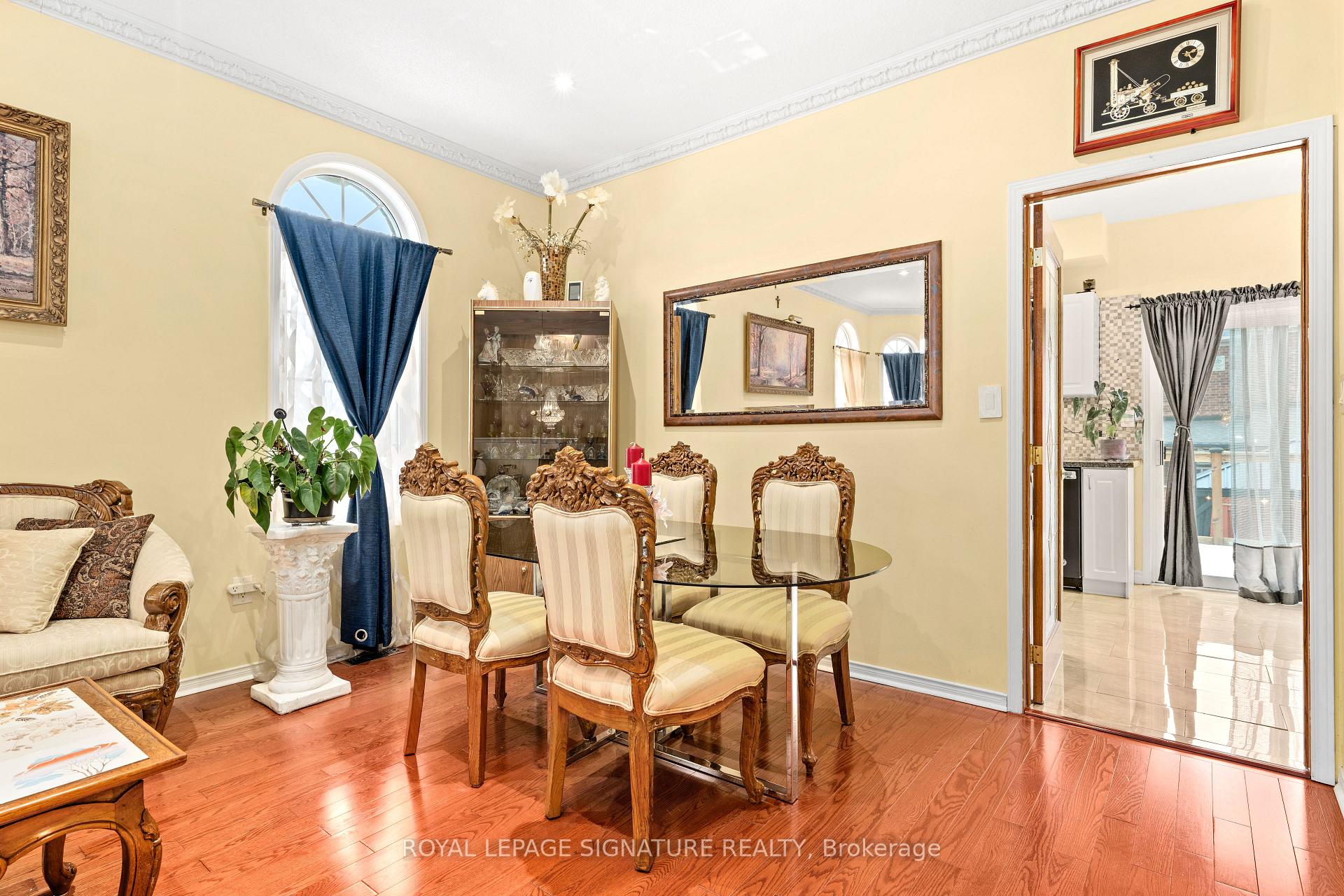 Photo 11 of 687 Twain Avenue, Mississauga, Meadowvale Village — HOMEH