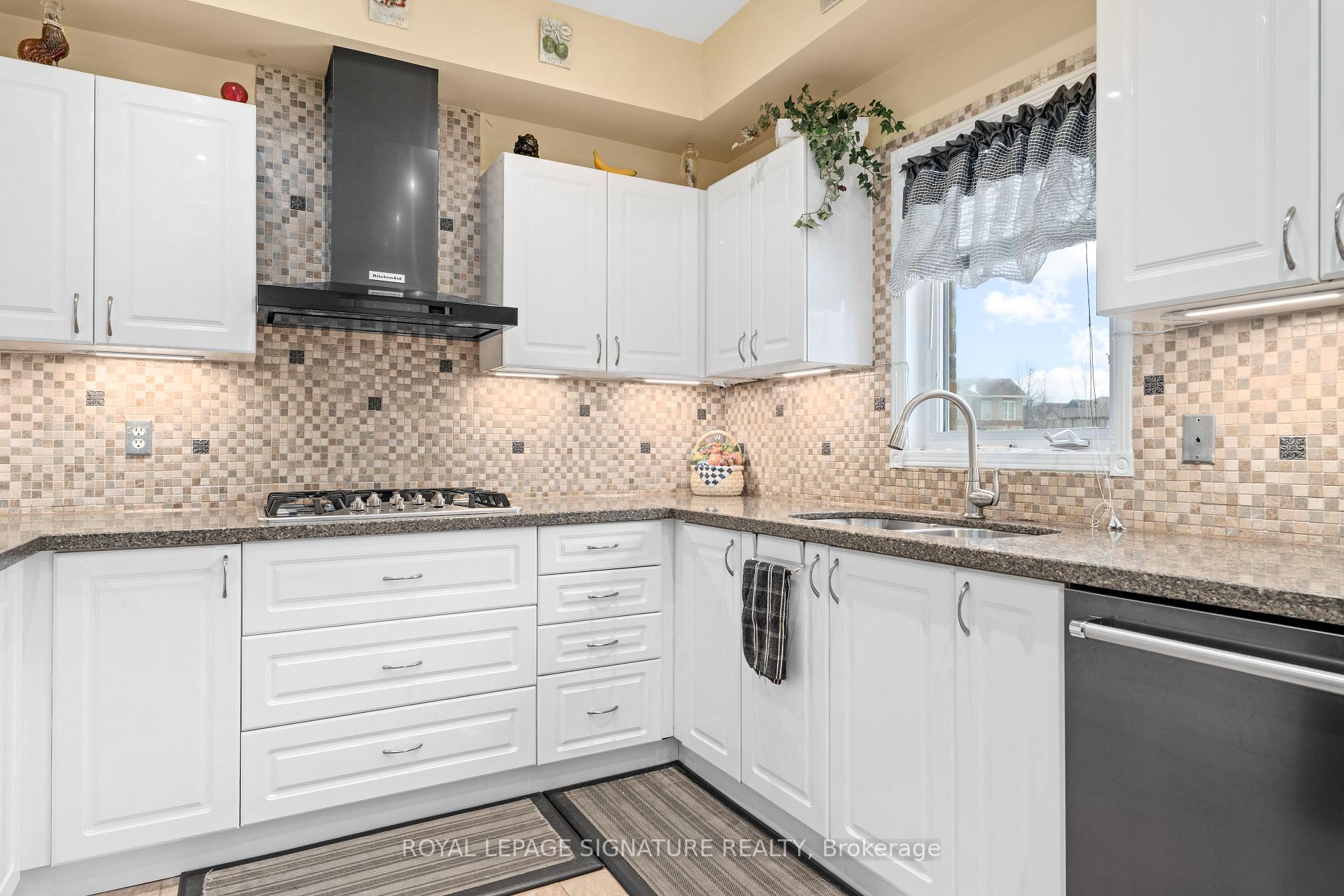 Photo 13 of 687 Twain Avenue, Mississauga, Meadowvale Village — HOMEH