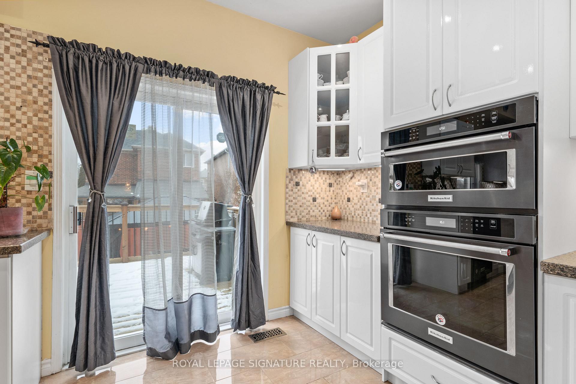 Photo 15 of 687 Twain Avenue, Mississauga, Meadowvale Village — HOMEH