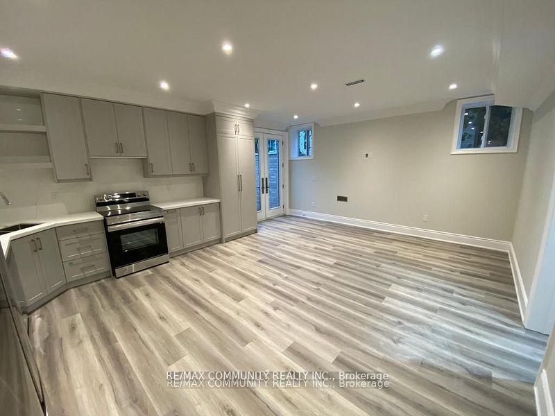 Photo 3 of 118 Queen Street, Whitby, Brooklin — HOMEH