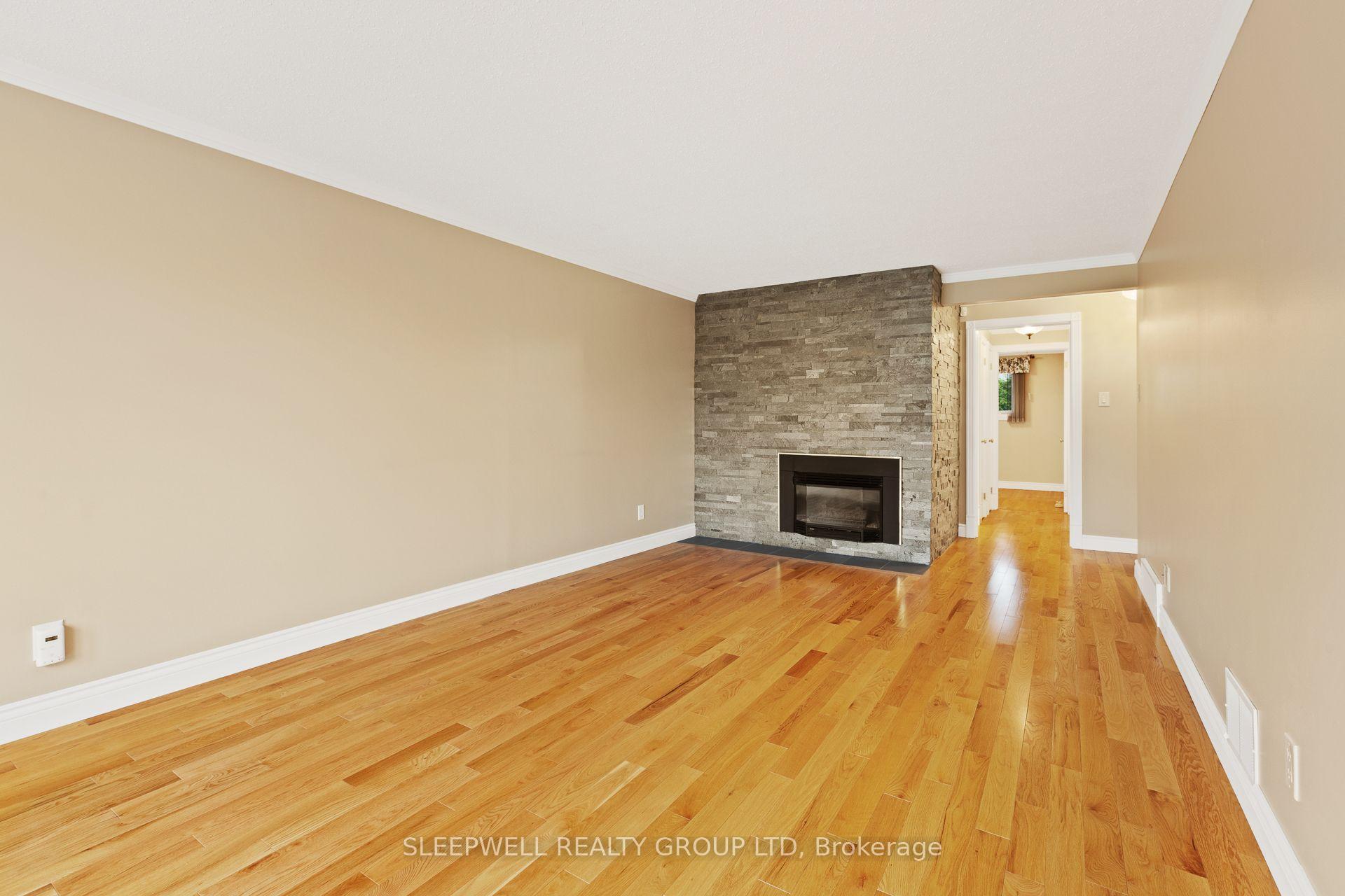 Photo 5 of 42 Charkay Street, Ottawa, Borden Farm/Stewart Farm/Carleton Heights/Parkwood Hills — HOMEH