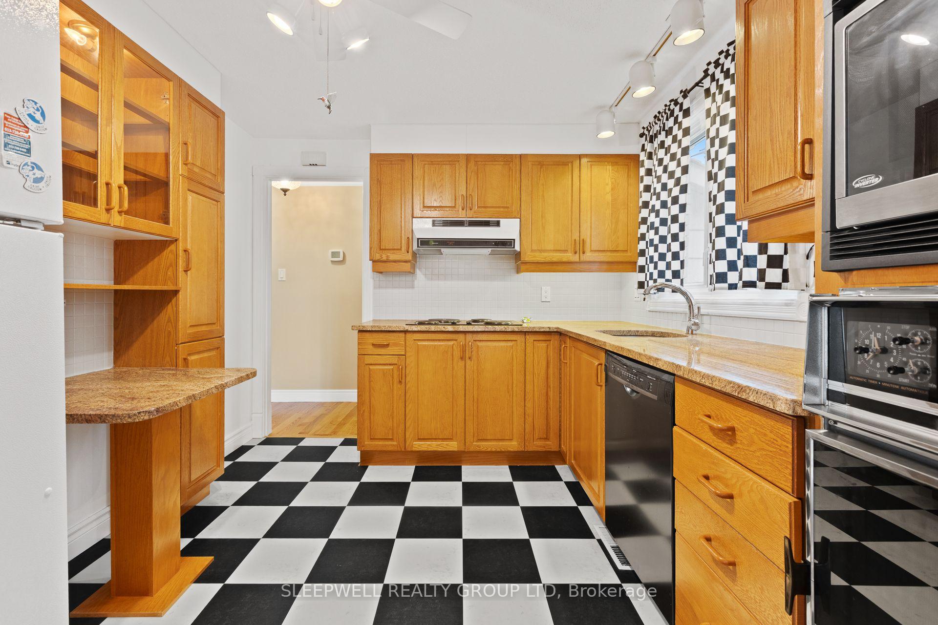 Photo 6 of 42 Charkay Street, Ottawa, Borden Farm/Stewart Farm/Carleton Heights/Parkwood Hills — HOMEH