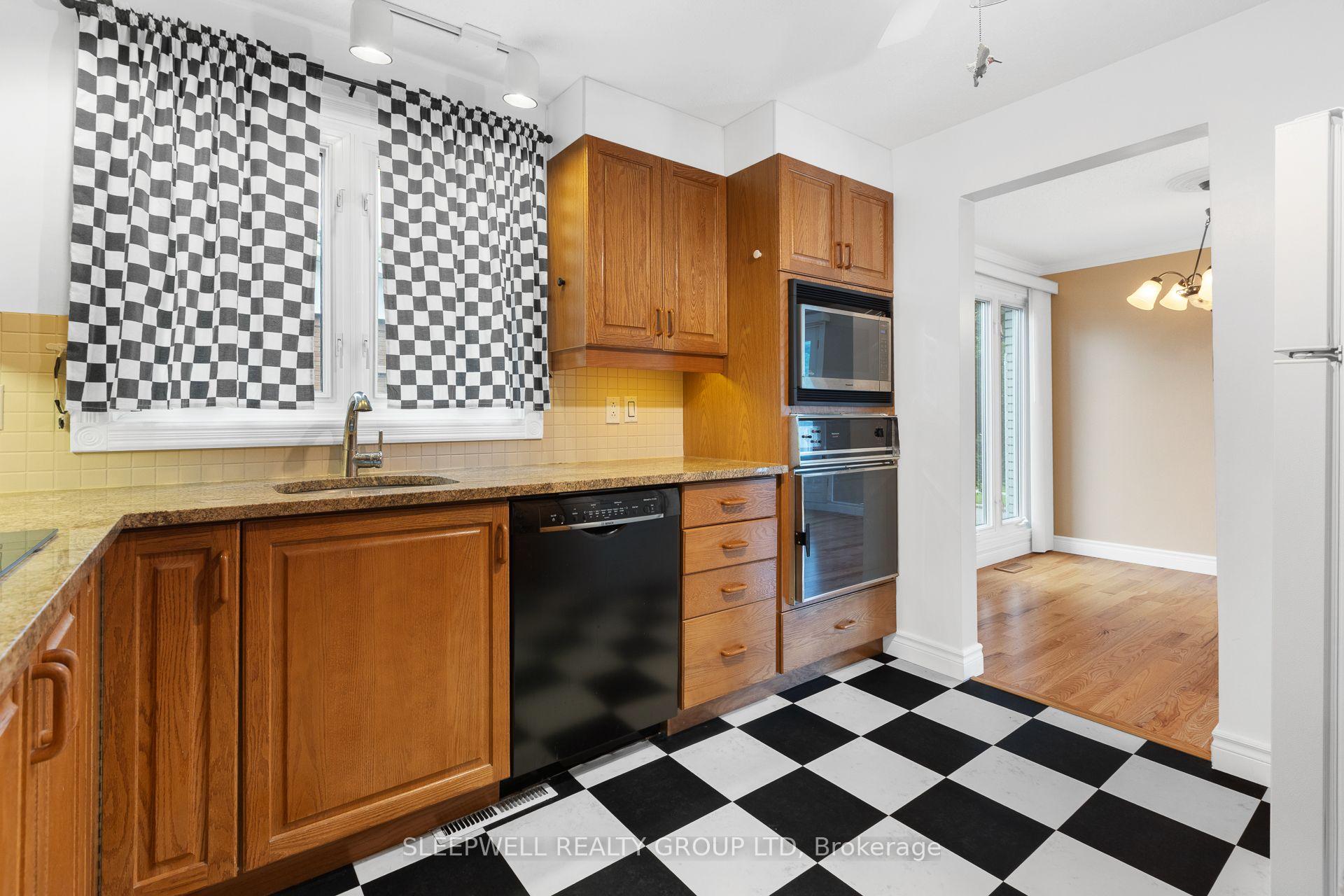 Photo 7 of 42 Charkay Street, Ottawa, Borden Farm/Stewart Farm/Carleton Heights/Parkwood Hills — HOMEH