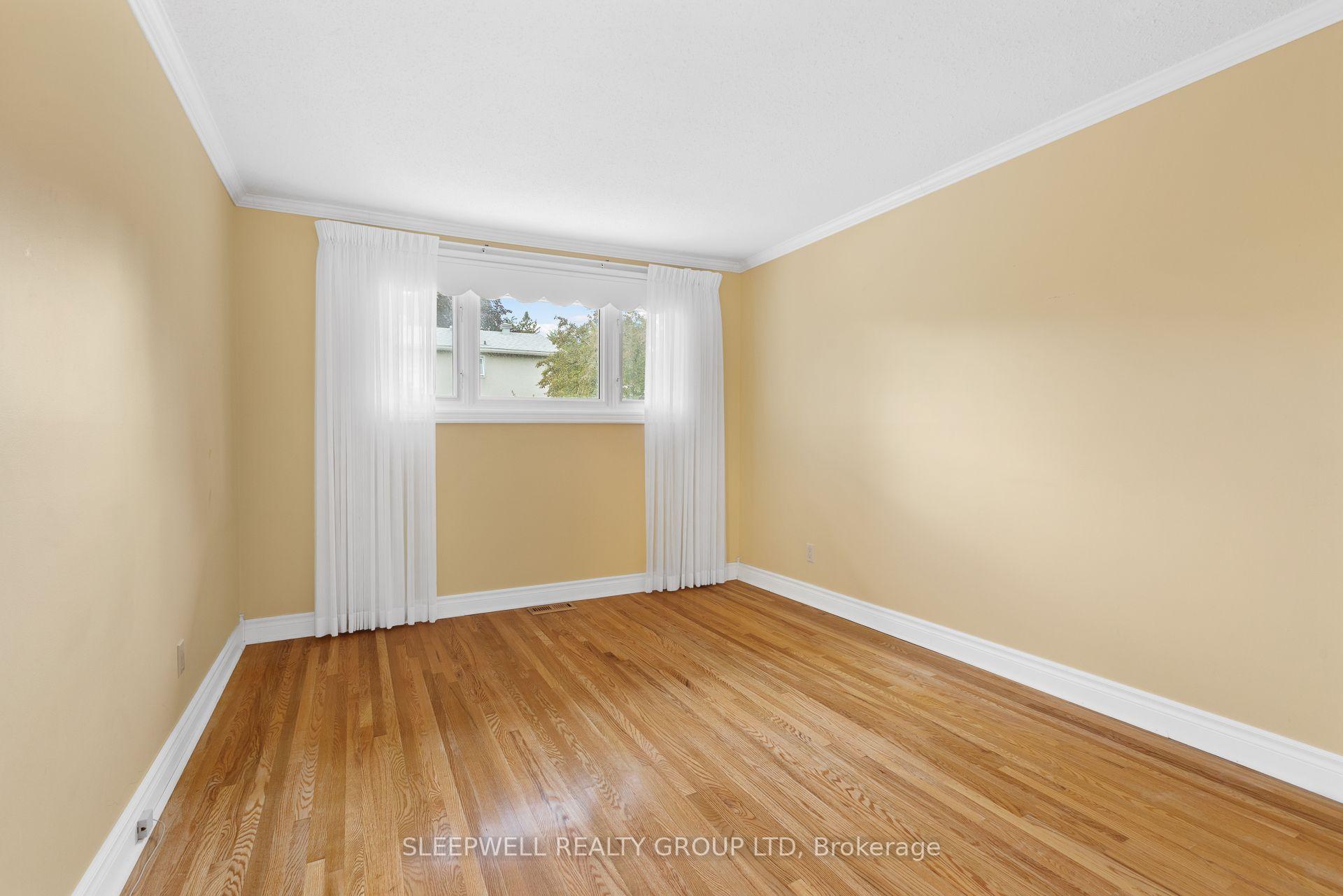 Photo 10 of 42 Charkay Street, Ottawa, Borden Farm/Stewart Farm/Carleton Heights/Parkwood Hills — HOMEH