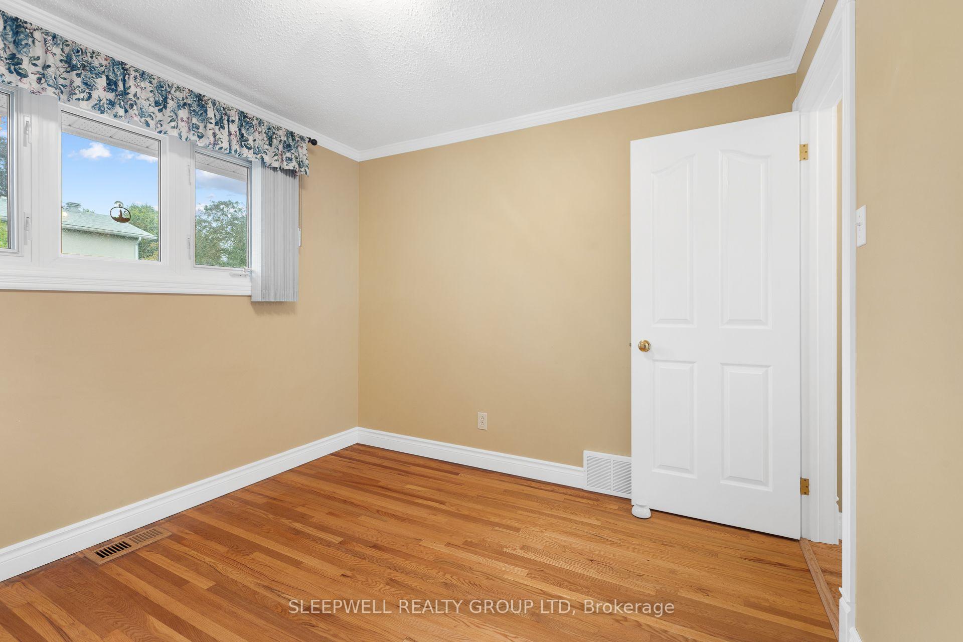 Photo 11 of 42 Charkay Street, Ottawa, Borden Farm/Stewart Farm/Carleton Heights/Parkwood Hills — HOMEH