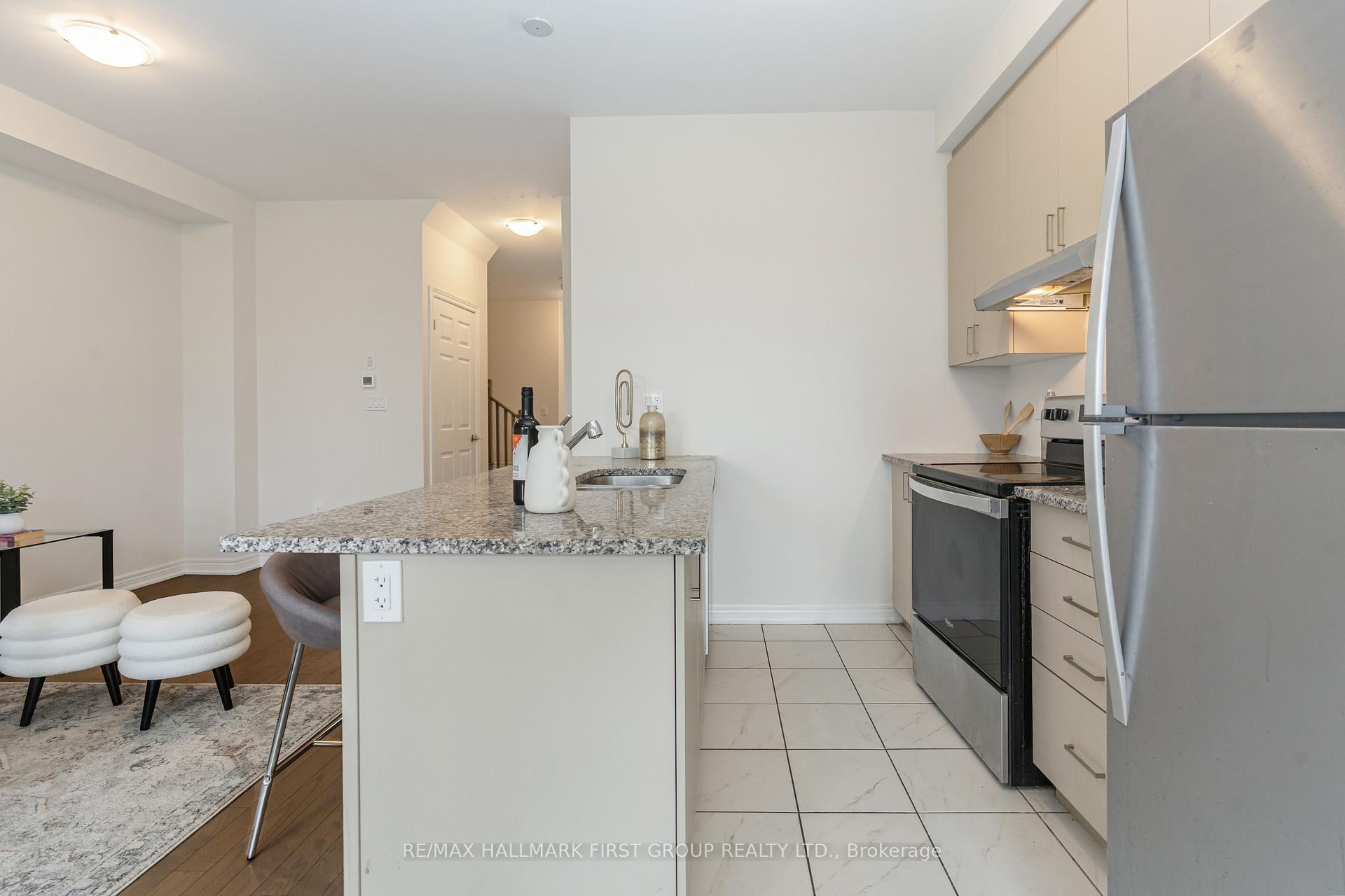 Photo 10 of 77 Air Dancer Crescent, Oshawa, Windfields — HOMEH