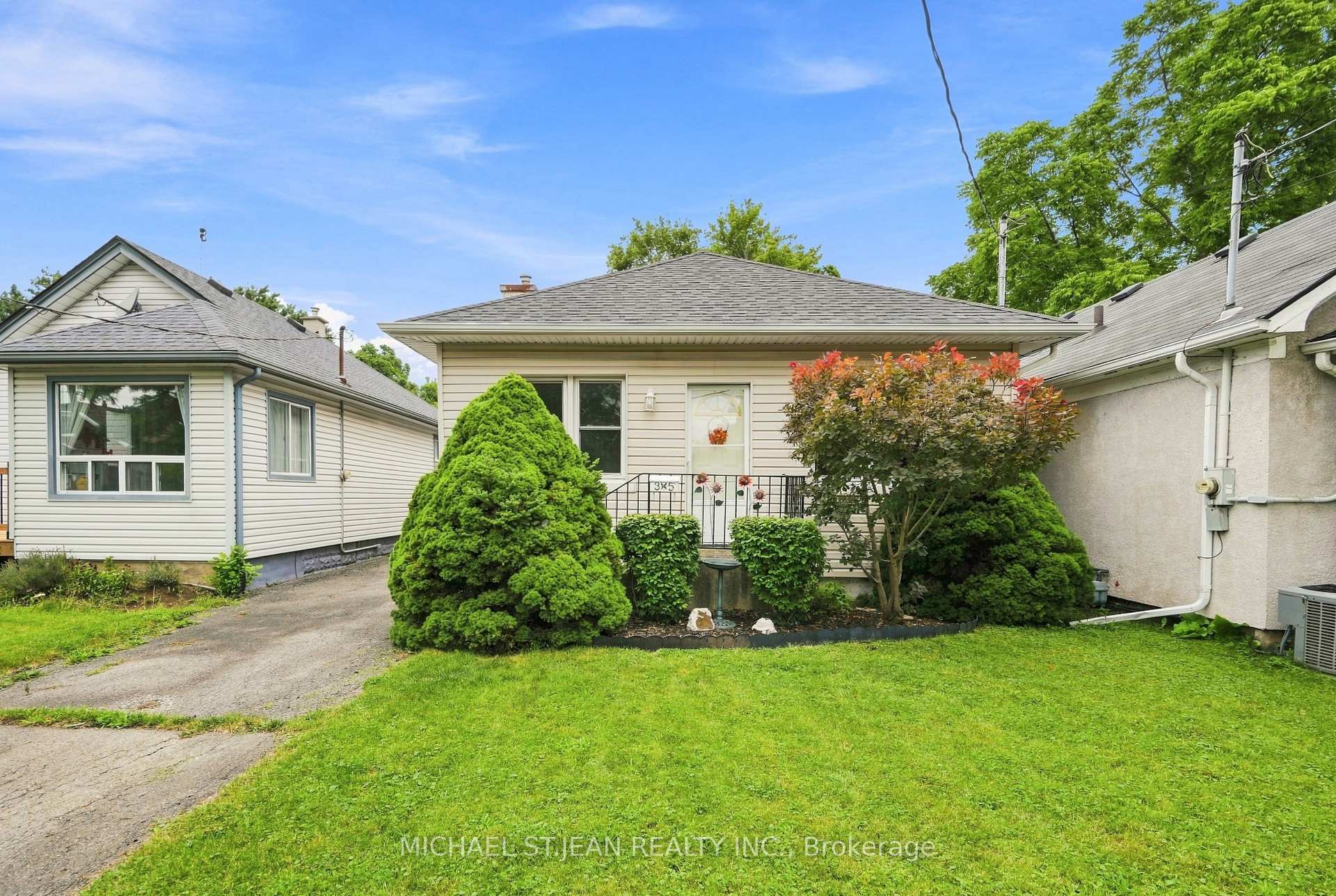Photo 2 of 35 Chetwood Street, St. Catharines, Western Hill — HOMEH