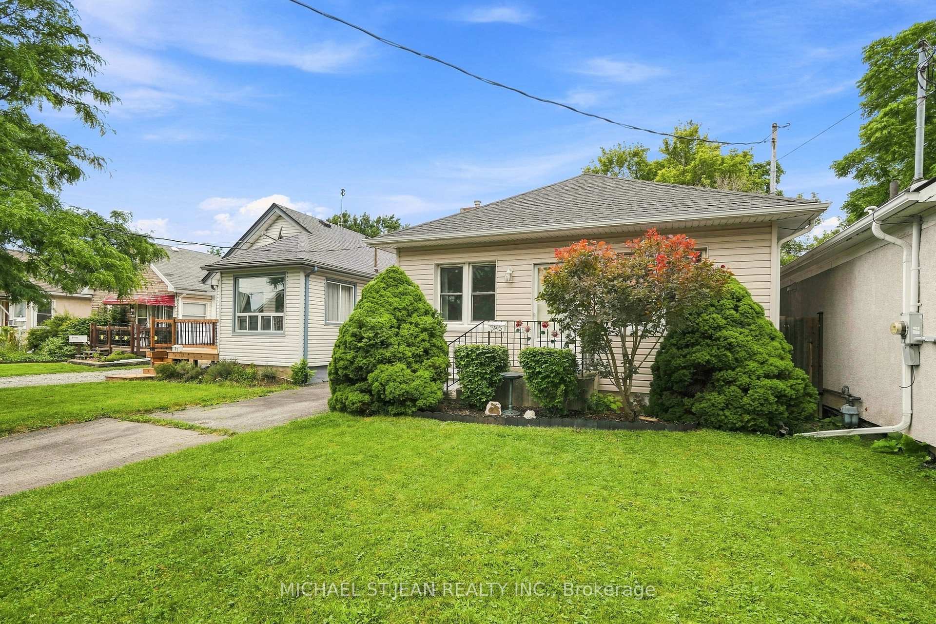 Photo 3 of 35 Chetwood Street, St. Catharines, Western Hill — HOMEH