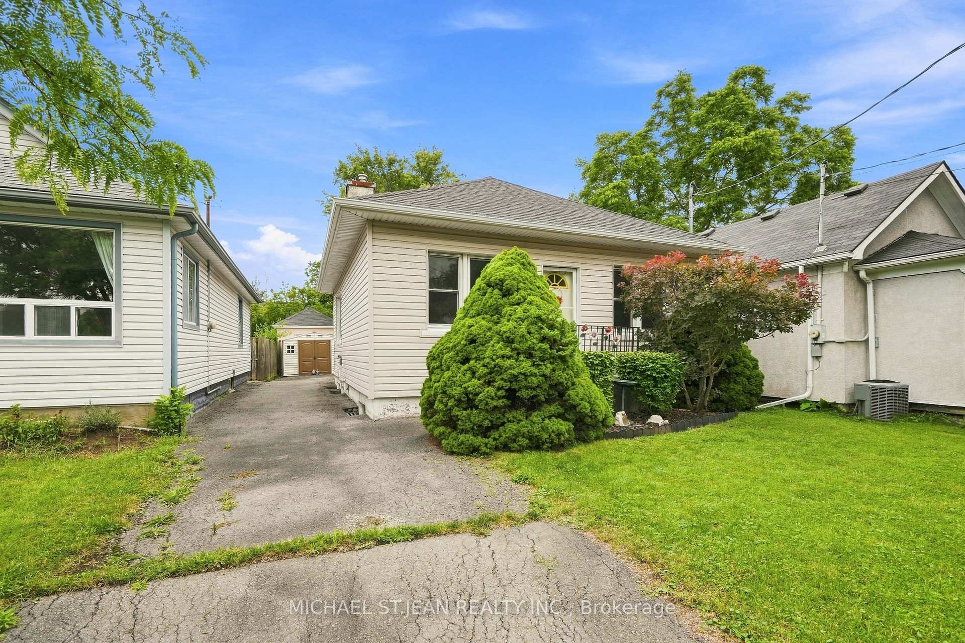 Photo 4 of 35 Chetwood Street, St. Catharines, Western Hill — HOMEH