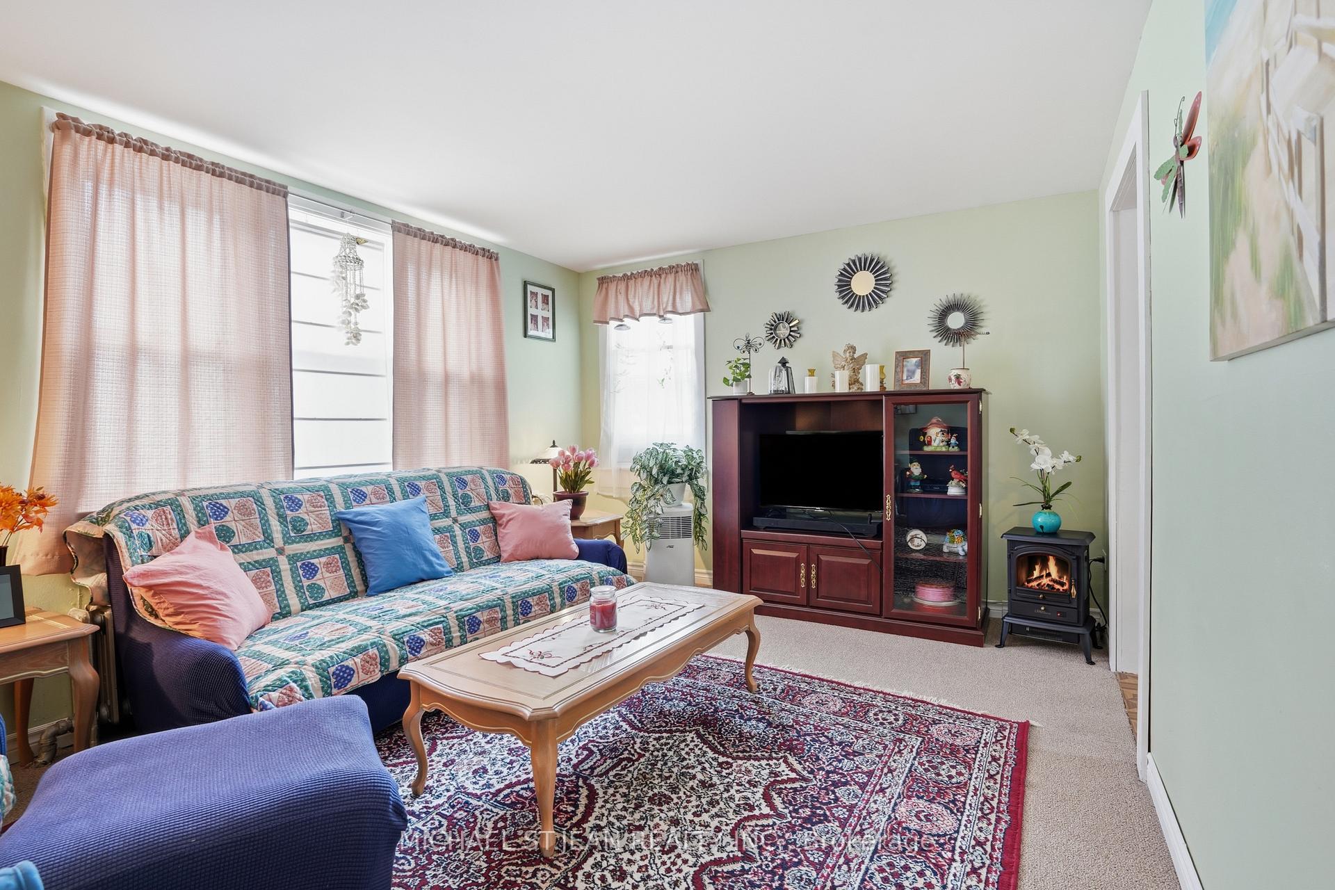 Photo 8 of 35 Chetwood Street, St. Catharines, Western Hill — HOMEH