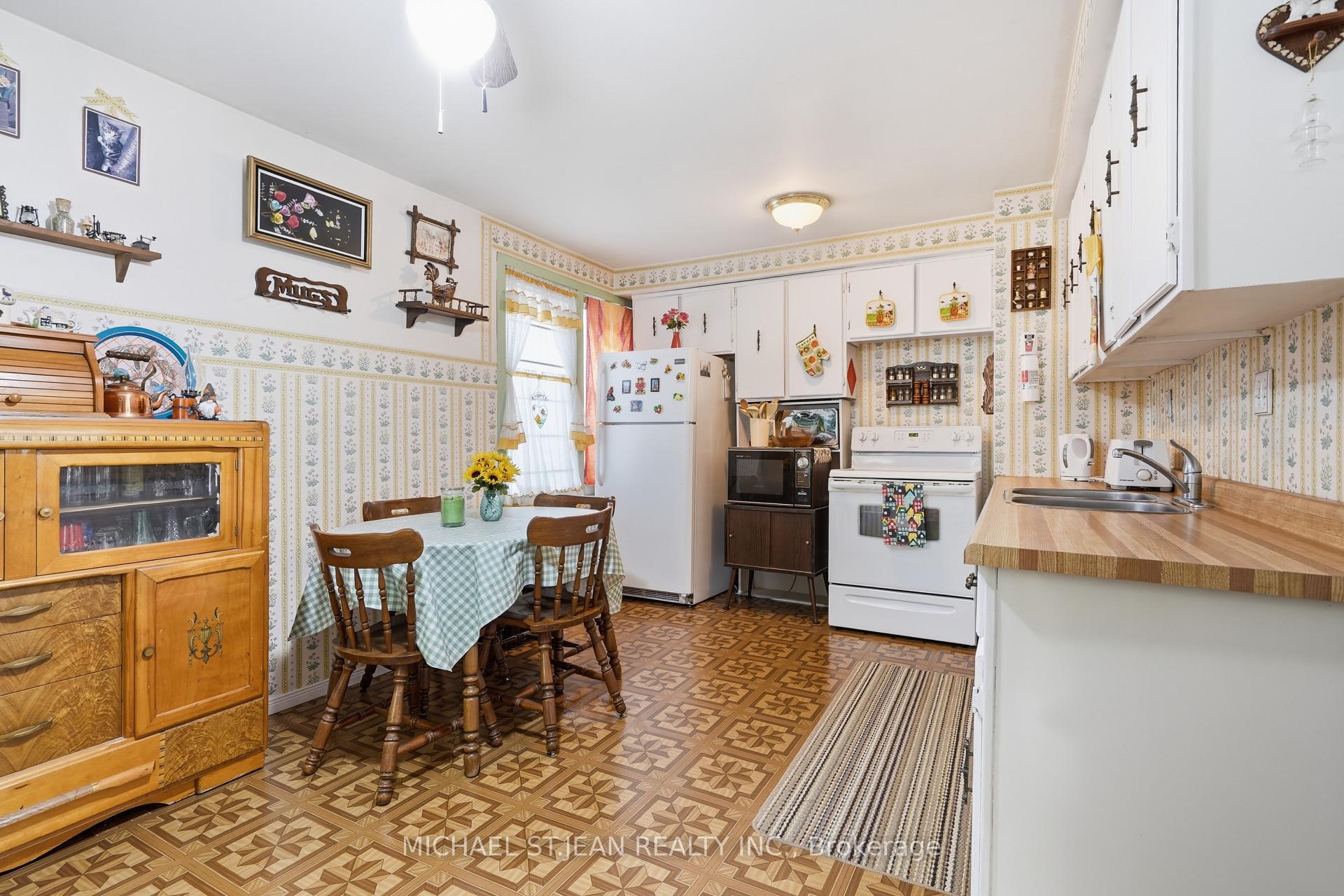 Photo 12 of 35 Chetwood Street, St. Catharines, Western Hill — HOMEH