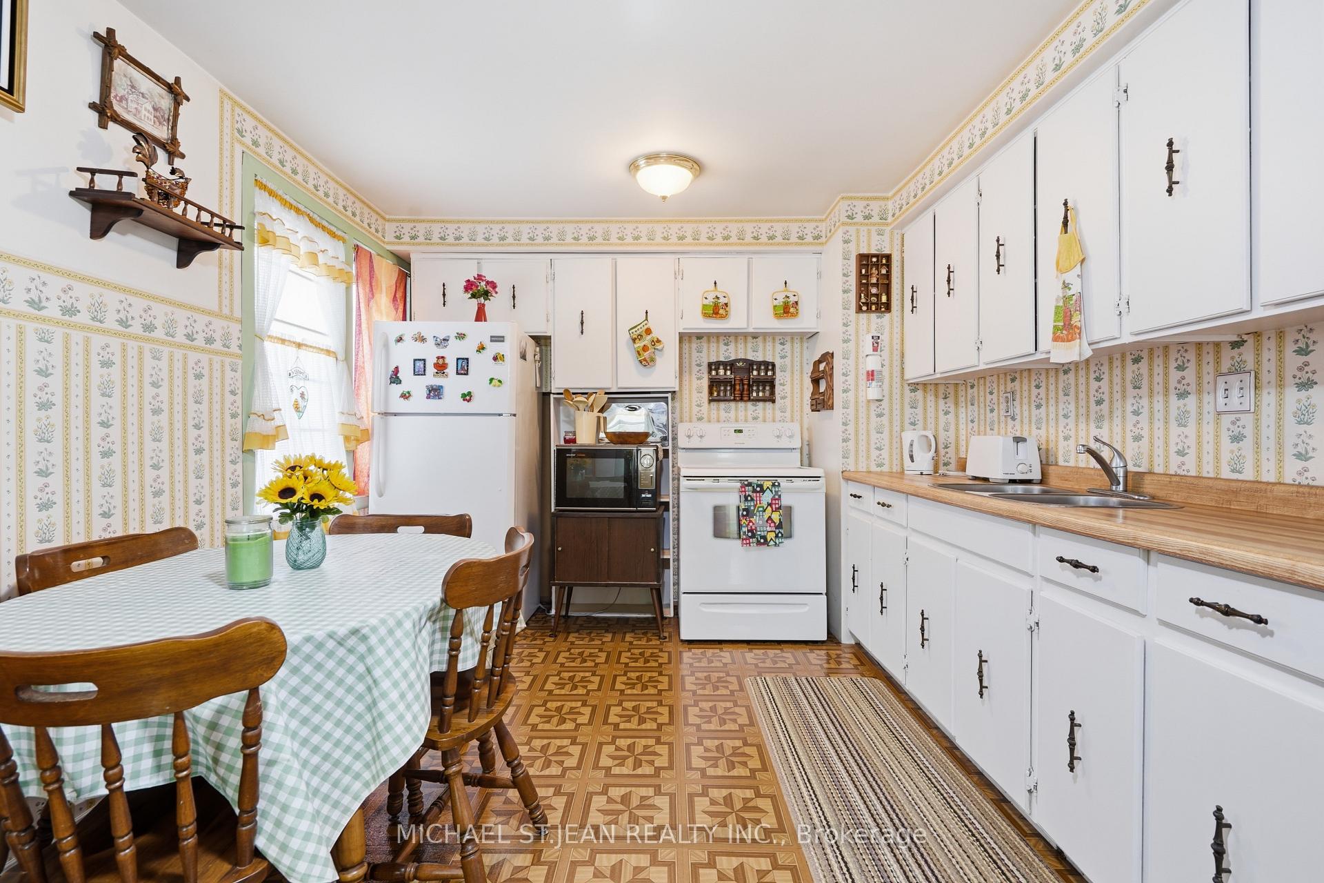 Photo 13 of 35 Chetwood Street, St. Catharines, Western Hill — HOMEH
